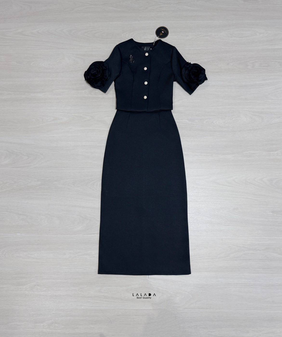 set 2 ชิ้น เสื้อดำกระดุมหน้าแต่งดอกไม้ช่วงแขน + กระโปรงยาวงานซิปหลัง ชุดดำแบบสุภาพใส่ออกงาน ใส่ทำงานได้หมดค่ะ + เข็มกลัดไว้อาลัย