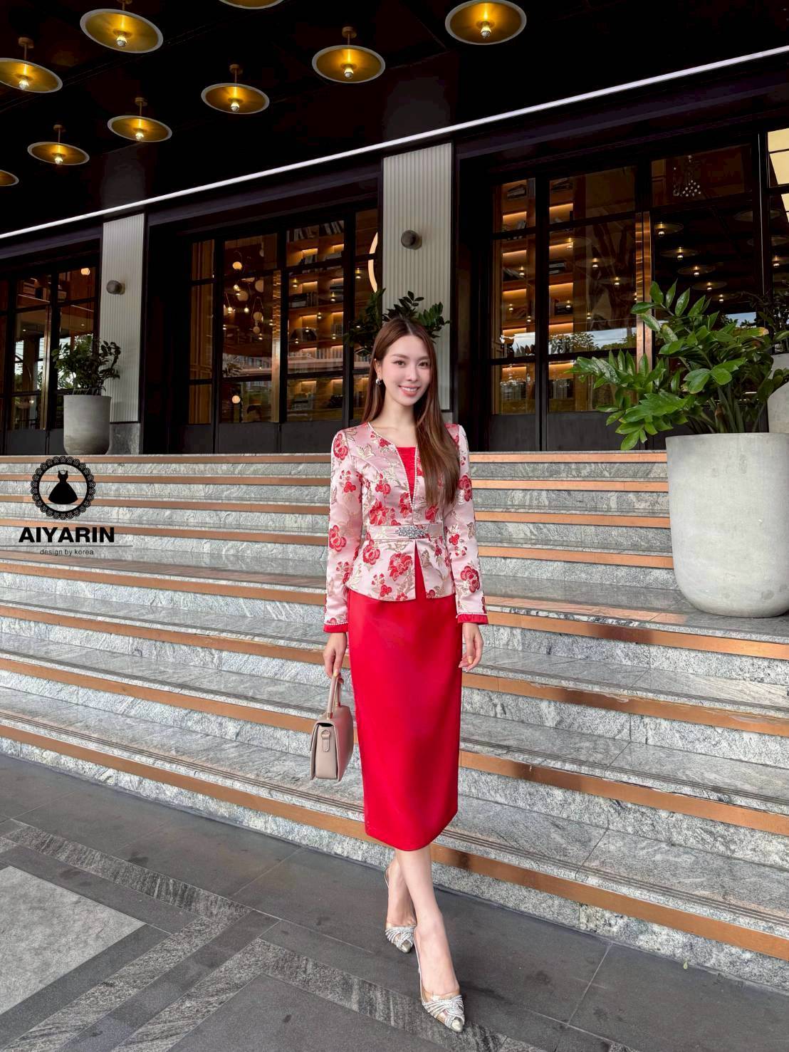 เดรสผ้าทอเนื้อดีมีทรงสวยมั้กๆผ้าหนานิ่มไฮโซสวมใส่ง่ายเเต่งเเนวลูกคุณมั้กๆคะเดรสผ้าทอปักดอกไม้สวยกระโปรงทรงเข้ารูปดูทรงสวยมากๆด้านหน้าเอวตกเเต่งเพชรทำให้ชุดดูเเพงดูเก๋ดูสวยมากๆ