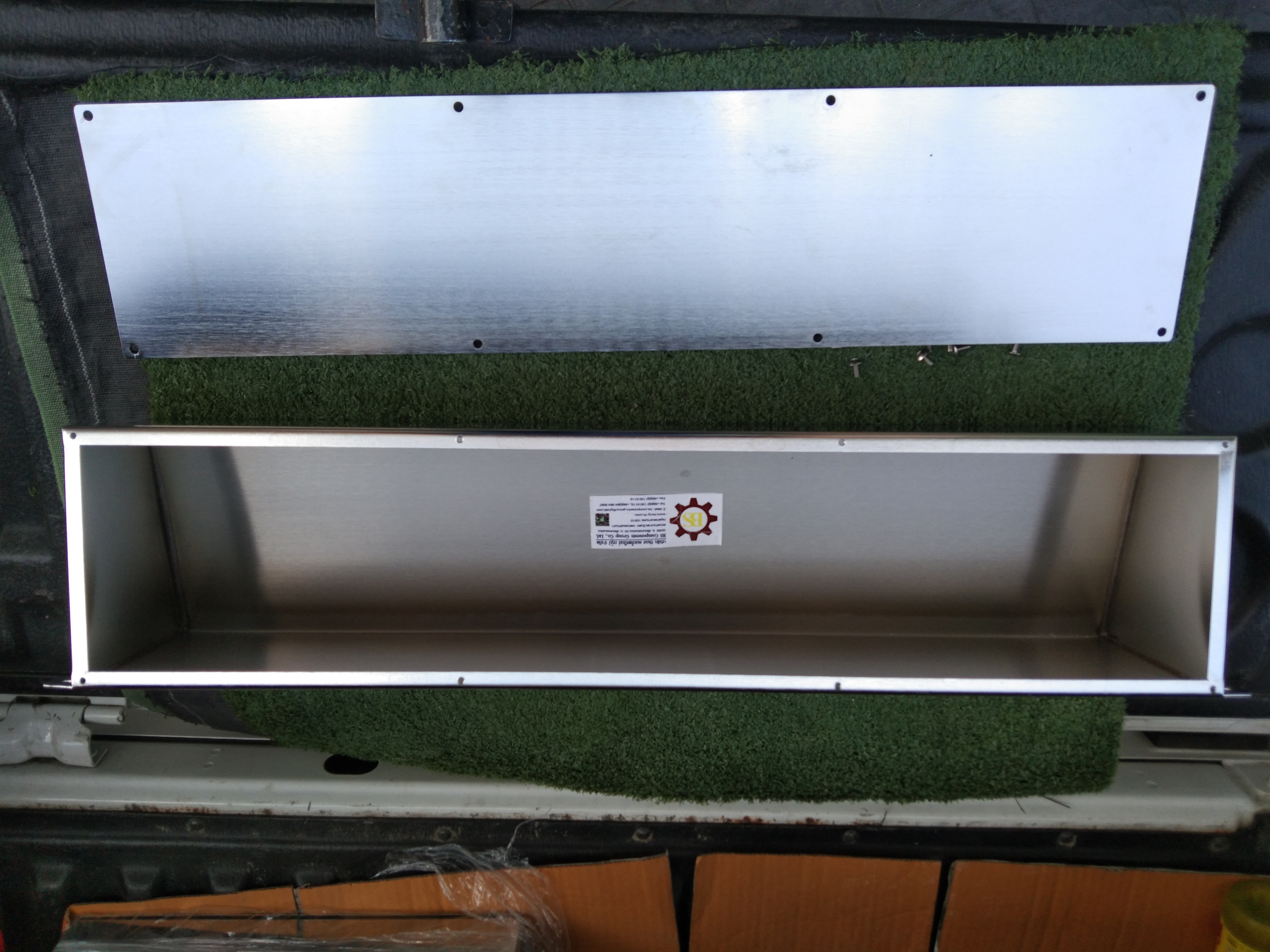 กล่องสแตนเลสด้านบนสโลป POWER PLUGS (A) W650xH150xD150mm.