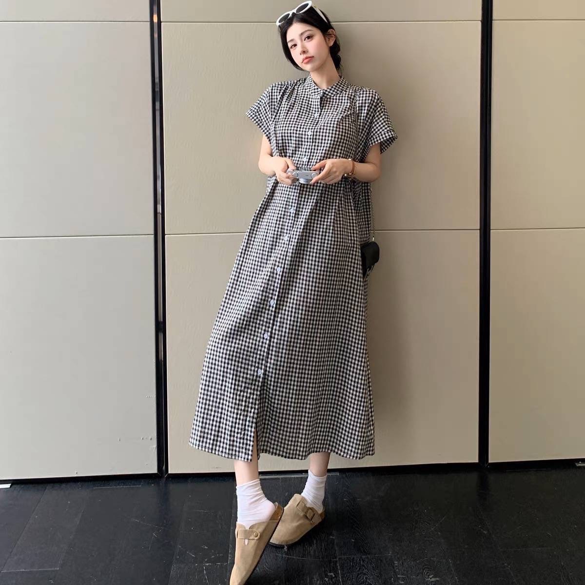 เดรสยาวแขนสั้นทรงหลวม คอปกติดกระดุมด้านหน้า เนื้อผ้าคอตตอนลายสก็อต ใส่สวยค่ะ