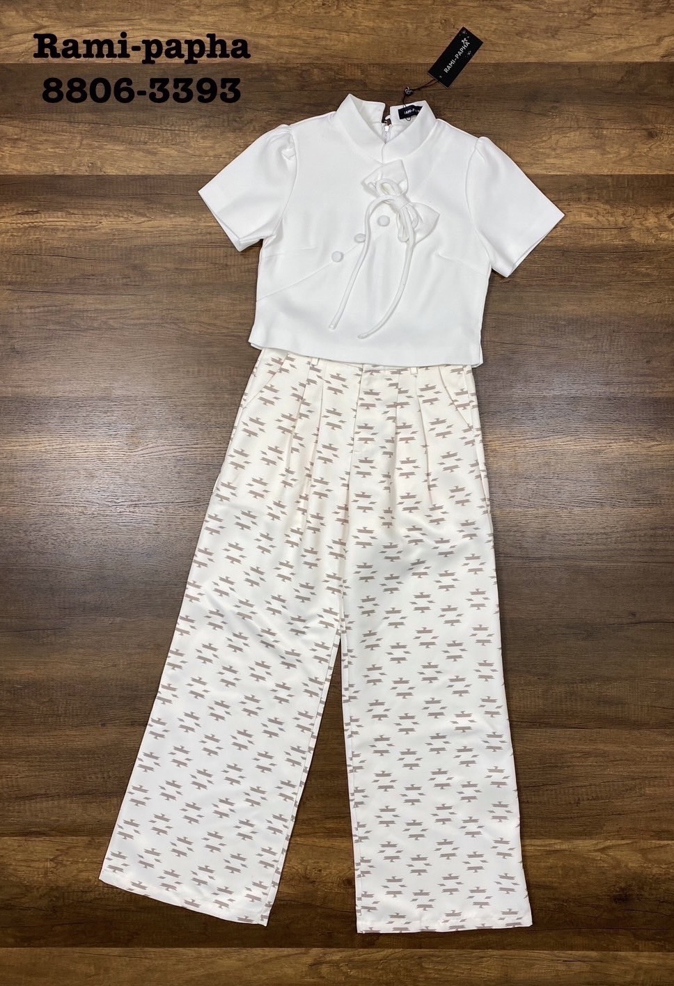 Label :: RAMI-PAPHA(รมิปภา) ชุดเซต2ชิ้น ดีเทลอกแต่งโบว์และกระดัมสวยเก๋ ซับในอย่างดีทั้งตัว ซิปหลัง **เนื้อผ้าหนานิ่มอย่างดี ++กางเกงขายาว ลวดลายสวยเก๋ มีกระเป๋าใช้งานได้จริง ซับในขาสั้น ตะขอและซิปหน้า