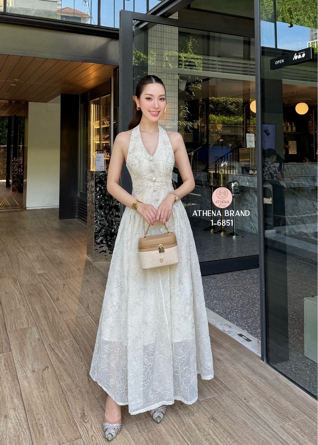 Tag 🔖 :Athena (อธีน่า) Brand Detail :: Dress Maxi Dress คอวีดีไซน์คล้องคอ ด้านหน้าแต่งกระดุมเรียงหลอก หน้าอกเสริมฟองน้ำจัดทรงสวย กระโปรงจับจีบทรงบาน เนื้อผ้าดี๊ดีมีTexture งานมีซับใน สวมใส่แบบซิปด้านหลัง สวยหรูหราดูแพงขับผิวออร่าค่า