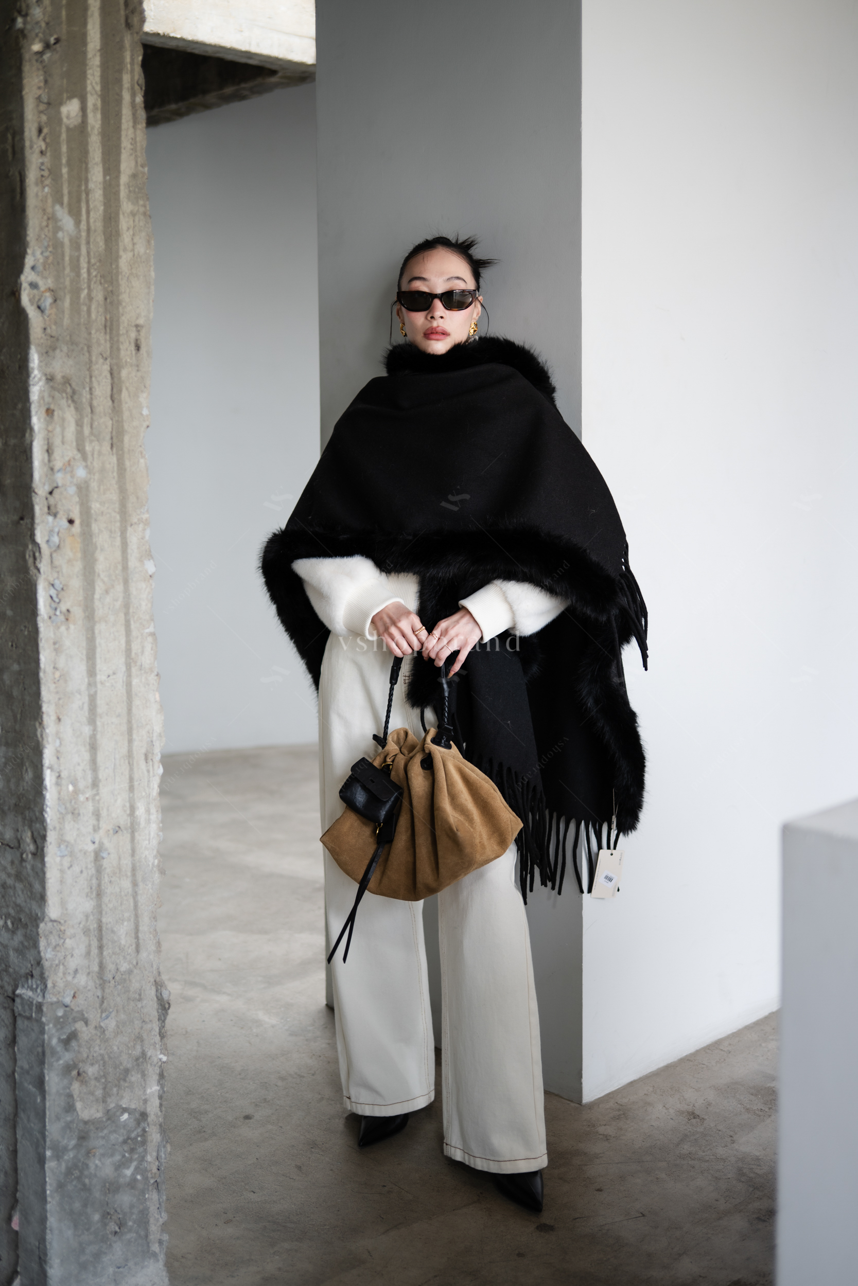 เสื้อคลุมทรงค้างคาวพู่ชาย ขอบเฟอร์