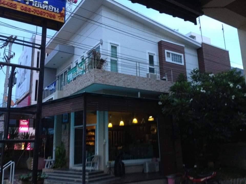 ขายบ้านสองชั้นครึ่งราคาถูกพร้อมอยู่ทำเลทองติดถนนใหญ่พร้อมทำธุรกิจติดธนาคารออมสิน เนื้อที่ 96 ตรว.3ห้องนอน4ห้องนํ้า อ.หนองกี่ จ.บุรีรัมย์