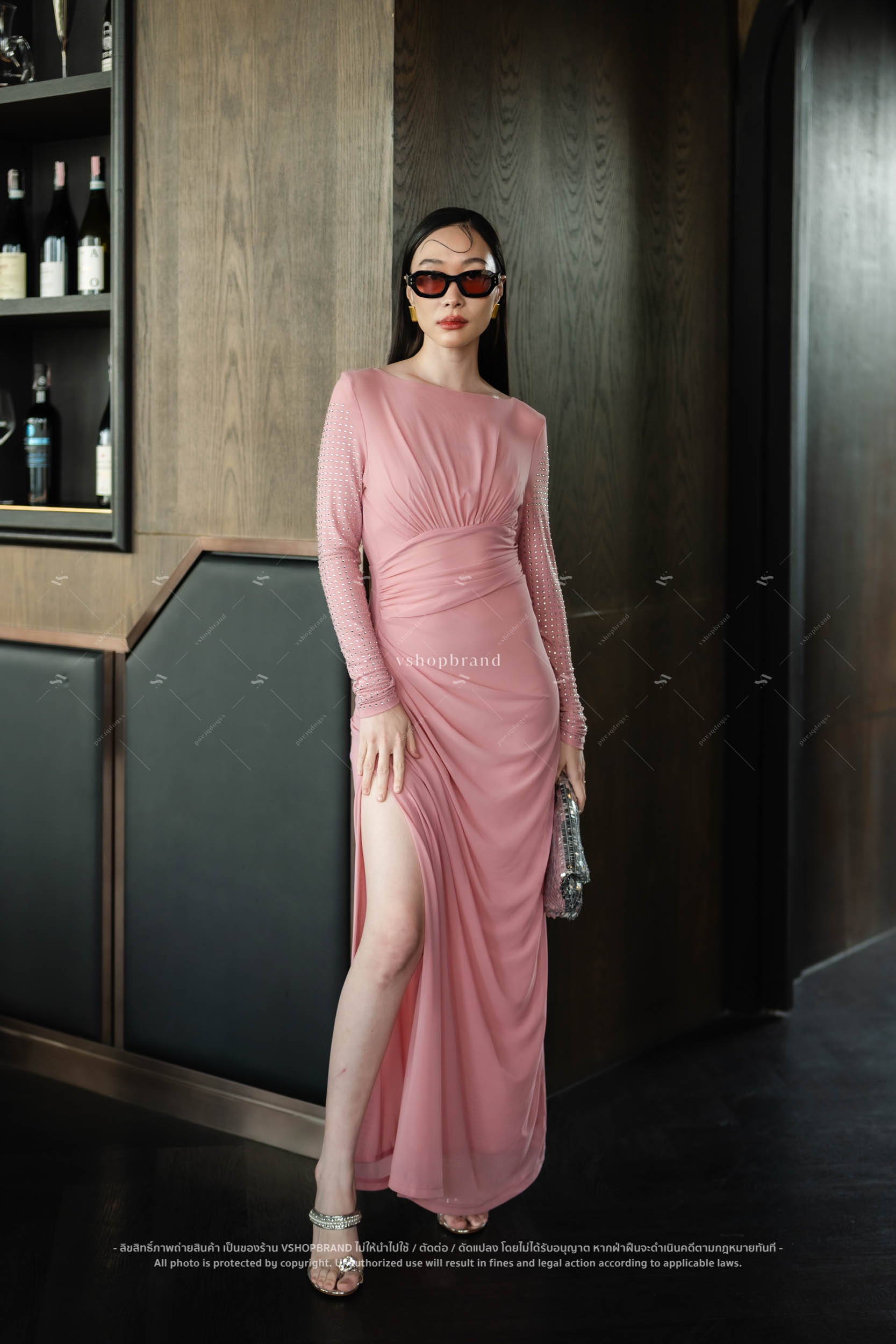 Maxi เดรสจับจีบหน้า แขนติดเพชรเม็ดเล็ก