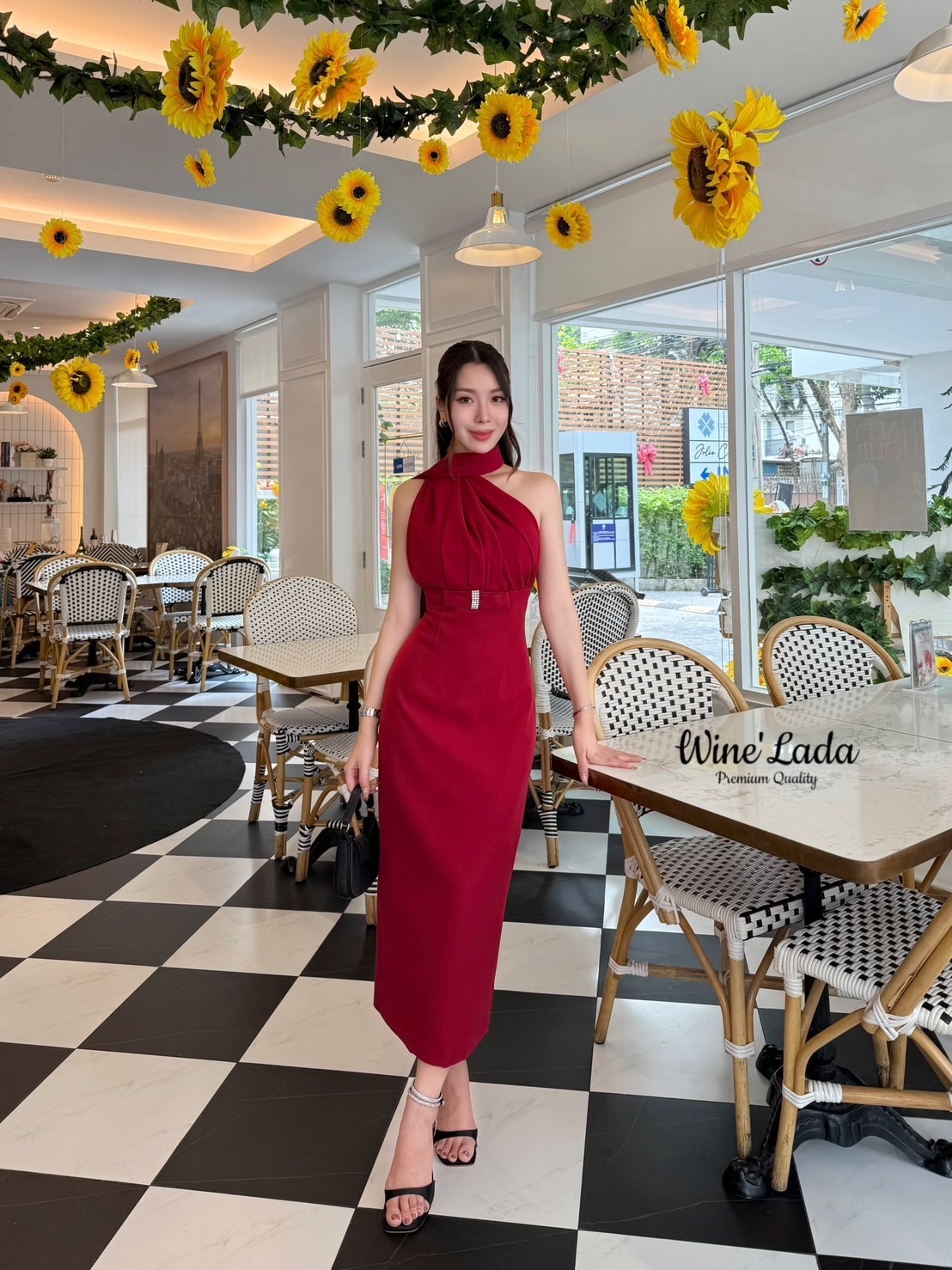 Dress.เดรสเกาะอกออกงานแต่งผ้าพันคอยาวด้านหลัง หน้าอกมีฟองน้ำ ทรงสวยเป๊ะเว่อร์ ใส่แล้วดูสูง เพียวเลยค่ะ เนื้อผ้าใส่สบาย ใส่แล้วเป๊ะ ปัง ใครได้ลองแล้วจะหลงรักค่าา รับรองคุ้มเว่อร์ งานสวยมากค่ะ #Wine'Lada