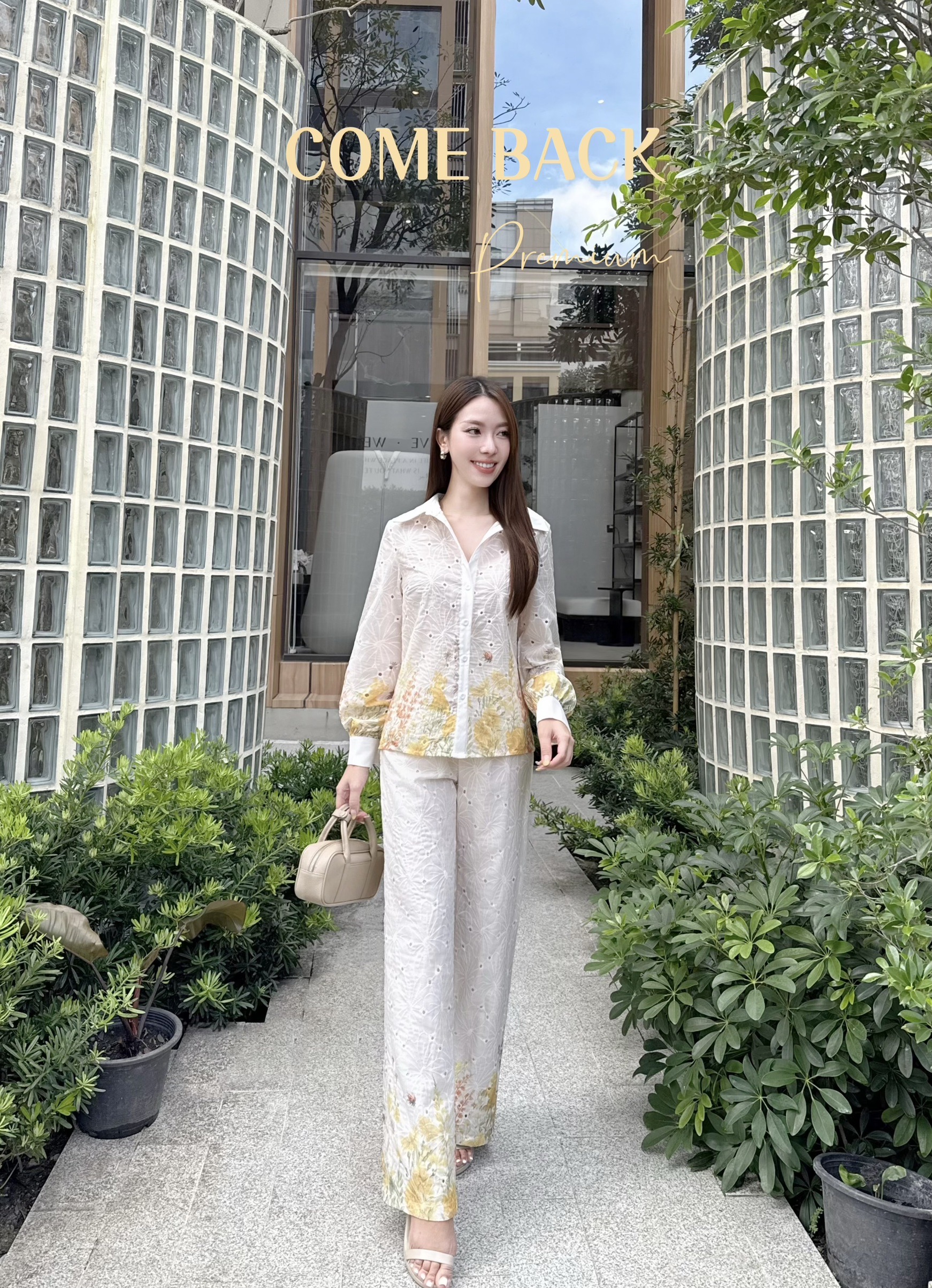 ชุดเซ็ตลูกไม้เสื้อเชิ้ตแขนยาวมาคู่กับกางเกงขายาวพิมพ์ลาย เนื้อผ้าลูกไม้อย่างดี ใส่สบายเหมาะกับหน้าร้อน รับประกันความสวยของรุ่นนี้เลยค่ะ ใส่แล้วดูสวยทันสมัยมากค่ะ