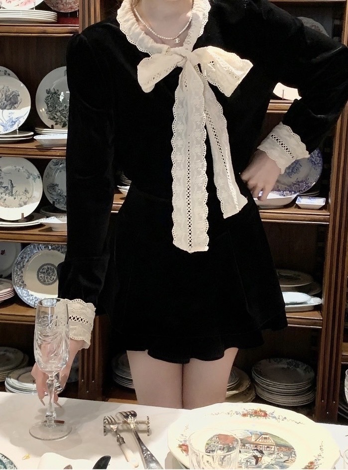 Set เสื้องานคล้ายสักกะหลาด สวยหรูหรา งานผ้าดี๊ดี งานแต่งแถบลูกไม้ผ้าฉลุ ทรงปล่อยๆ ใส่สบายๆ ด้านหน้ามีกระดุมใช้งานได้จริง