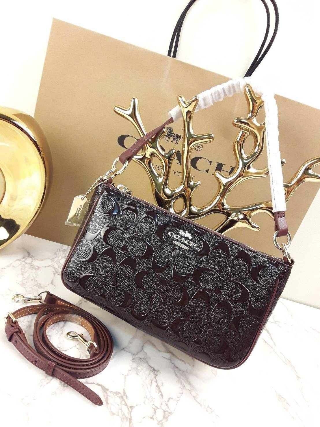 กระเป๋าสะพายไฮโซแบรนด์เนมโค้ช สีแดงไว์หนังแก้วลายC นูน COACH TOP HANDLE POUCH IN SIGNATURE DEBOSSED PATENT LEATHER(COACH F56518)