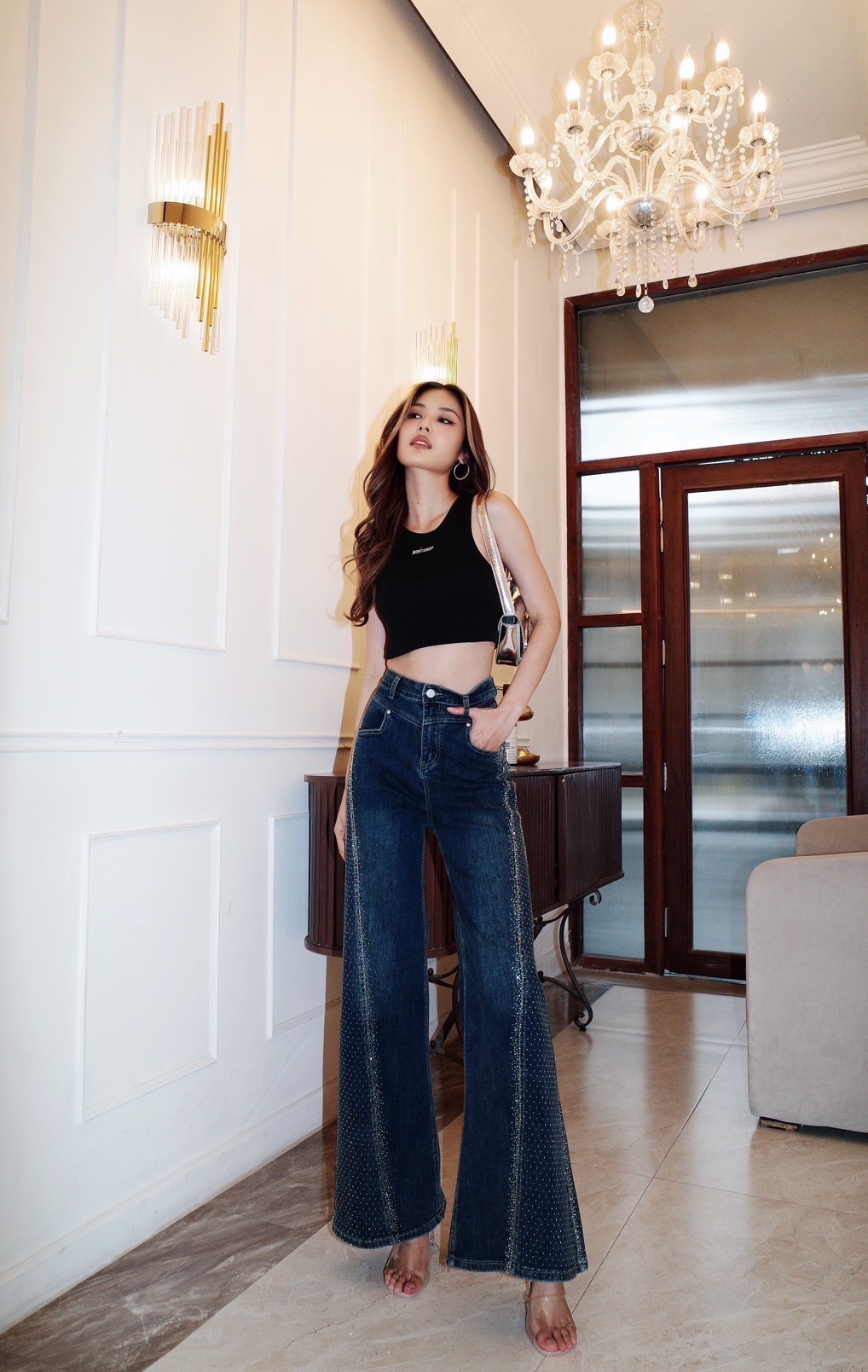 กางเกงยีนส์ แต่งเพรชเอวสูง ทรงขากระบอกกลาง แต่งเพรชข้าง ผ้ายีนส์ยืด ฟอกสีสวย