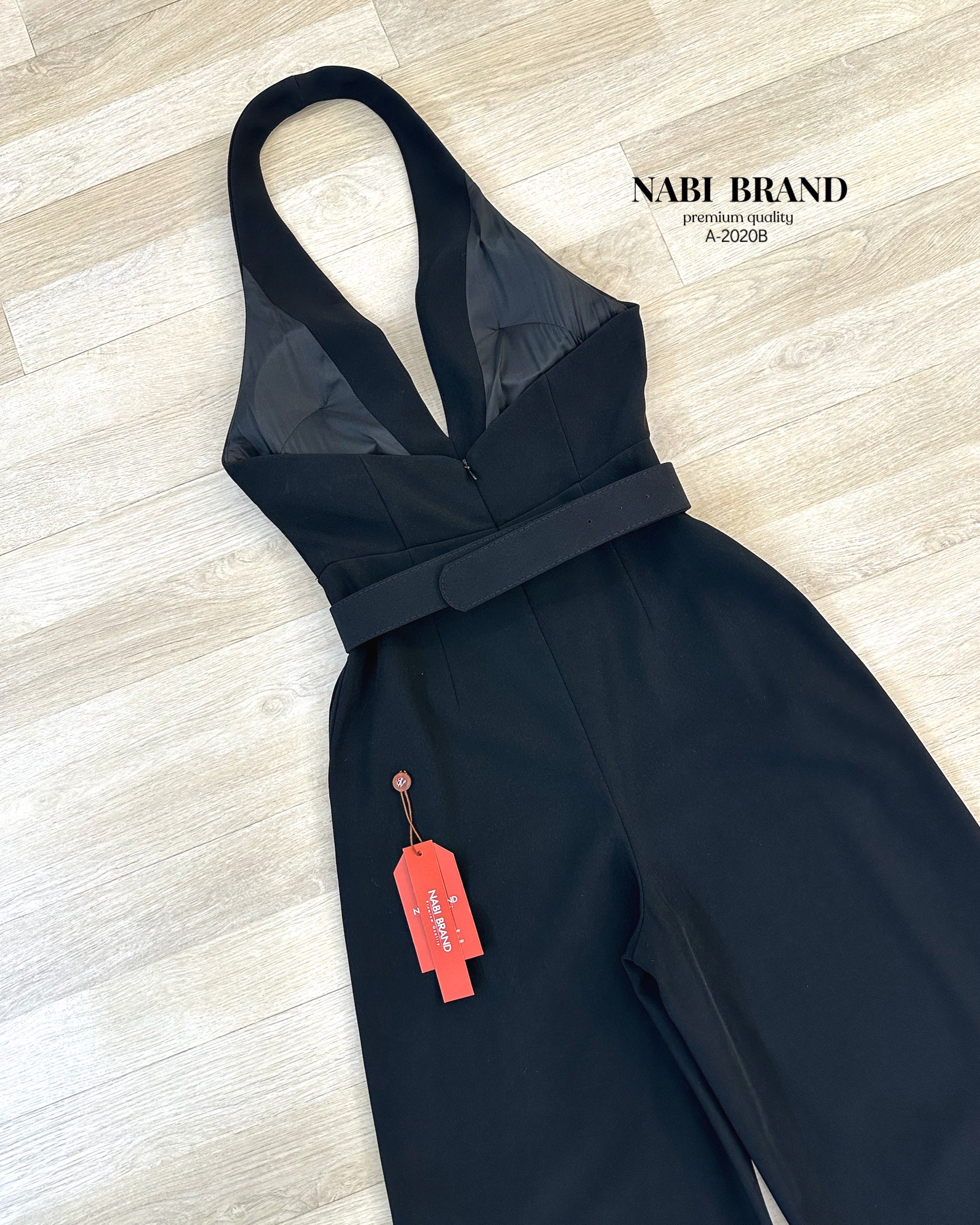 จั้มสูทขายาวทรงขาม้า สีดำทรงคล้องคอ ด้านหน้าเป็นทรงคอวี โชว์หลังแอบsexy🖤 #นาบีแบรนด์ #nabibrand #blacktheme #jumsuit #ชุดไปdinner #womenfashion #งานป้ายนาบี #จั้มสีดำ #ชุดกางเกงขายาว #จั้มขาบาน #จั้มสูทขายา #จั้มขาม้า