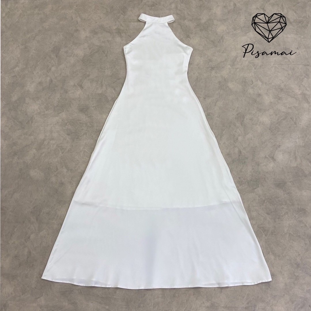 เดรสตัวยาวคล้องคอสีขาวตัวยาว ทรงเว้าหลัง ใส่สวยเข้ารูปมากกกก ราคานี้มือต้องไวเลยค่า รุ่นนี้ใส่สวย เนื้อผ้าดีมากกกกกกก ห้ามพลาดเลยค่า