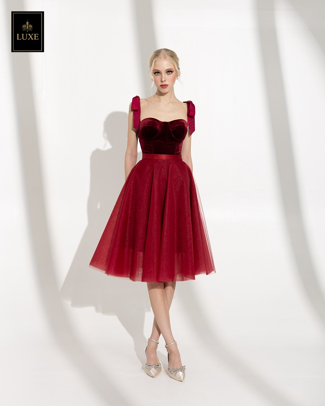 Tulle Circle Skirt Label : LUXE ชุดเซ็ท เสื้อ+ กระโปรงบานทรงวงกลม ด้านในมีโครงช่วยให้กระโปรงบานสวย ทำจากผ้าเน็ตซ้อนกันหลายชั้น แต่งขอบเอวด้วยผ้าเครปซาติน มีซิปซ่อนและซับในเต็มตัว แพ