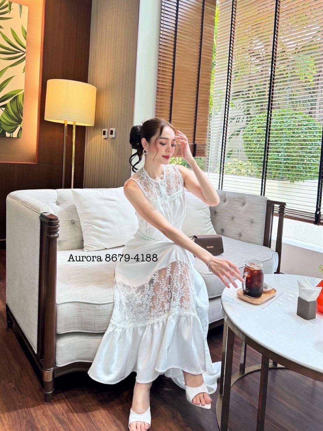 Label :: AURORA by RAMI-PAPHA Setเสื้อโทนสีขาว งานผ้าดี๊ดี ผ้าดีมาก ทรงปล่อยๆ ใส่สบายๆ ด้านบนแต่งซีทรูลูกไม้ ด้านหน้ามีกระดุมใช้งานได้จริง ช่วงเอวเสื้อแต่งสม๊อคยืดหยุ่นได้ตามลำตัว +++ มาพร้อมกระโปรงยาว เนื้อผ้าแต่งสลับผ้าลูกไม้เนื้อดีฝุดๆ ที่แมชกันได้อย่า