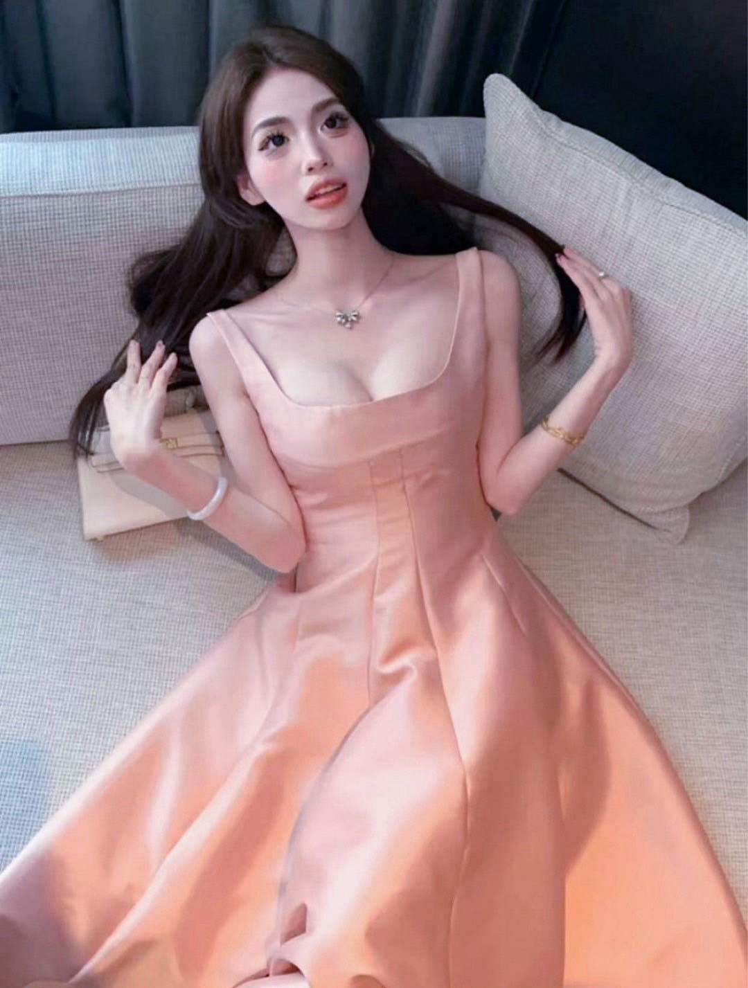 เดรสแขนกุดคอกลมแพทเทิ้นเป๊ะ มาในสีชมพูกระโปรงบาน ใส่สวยมาก ปังปุริเย้แน่นอนค่า