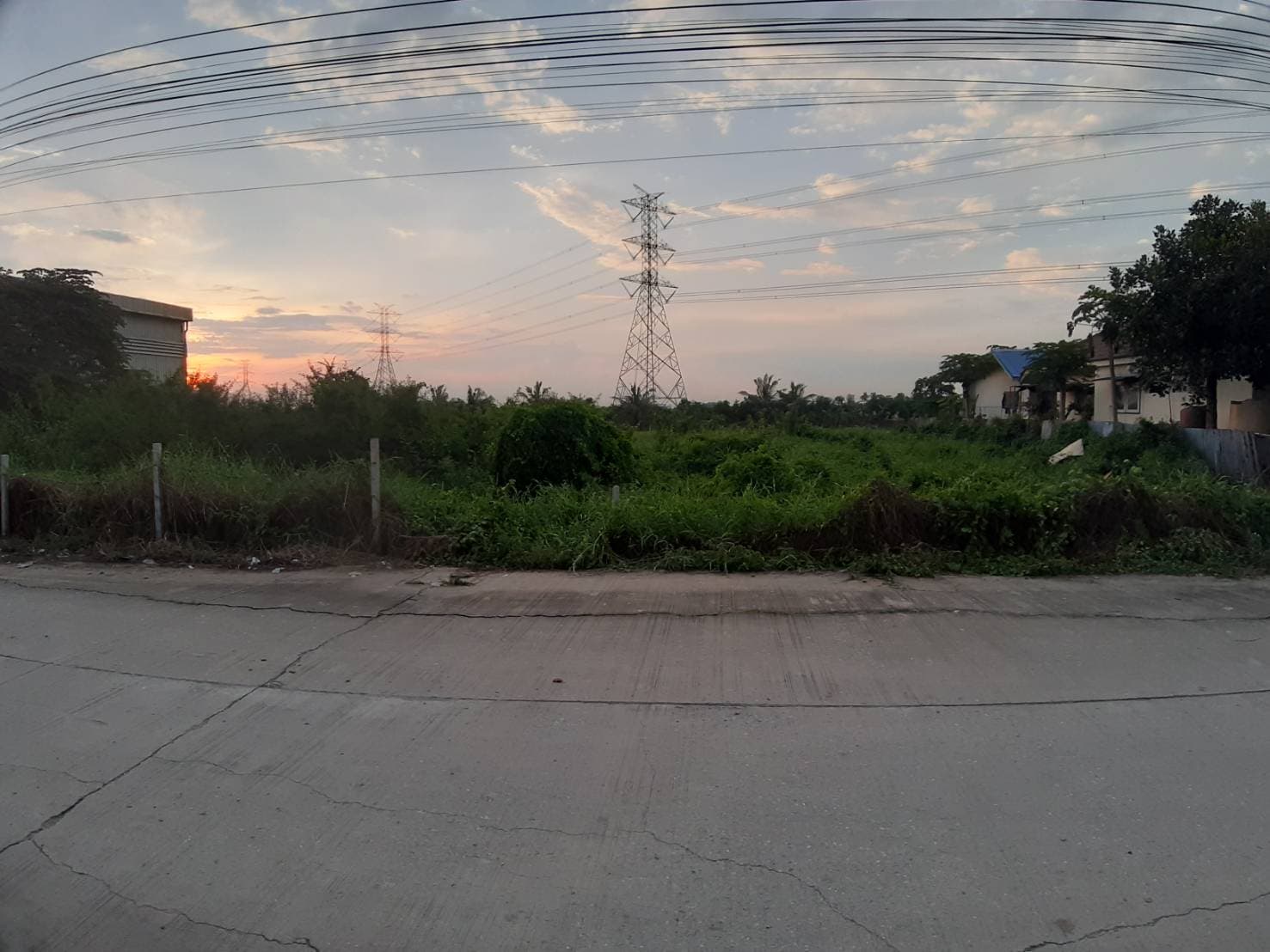 ขายที่ดินสวยราคาถูกที่สุด อ.ปากเกร็ด จ.นนทบุรี ห่างจากหมู่บ้านจัดสรรคันทรีพาร์คแคลิฟฟอร์เนีย 349 เมตรเหมาแก่การสร้างบ้านอยู่อาศัยหรืออื่นๆ