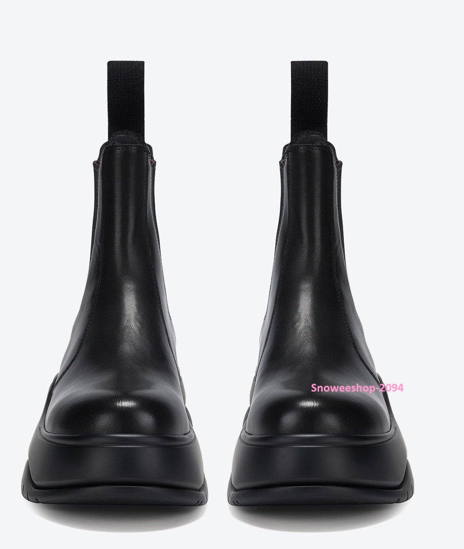 รองเท้าบูทที่เกิดมาเพื่อทริปหนาวและลุคเท่แบบไม่พยายาม สวมสบาย เดินทั้งวันก็ไม่เมื่อย พื้นหนาเก็บความอุ่น ส้นมั่นคง เดินบนหิมะก็เอาอยู จะไปทำงานก็ได้ จะไปเที่ยวก็ดี แมทช์กับโค้ทคือสวยจึ้งมาก 2 สี ไซส์ผู้หญิง 32-40 ทรงหัวมนสปอร์ต