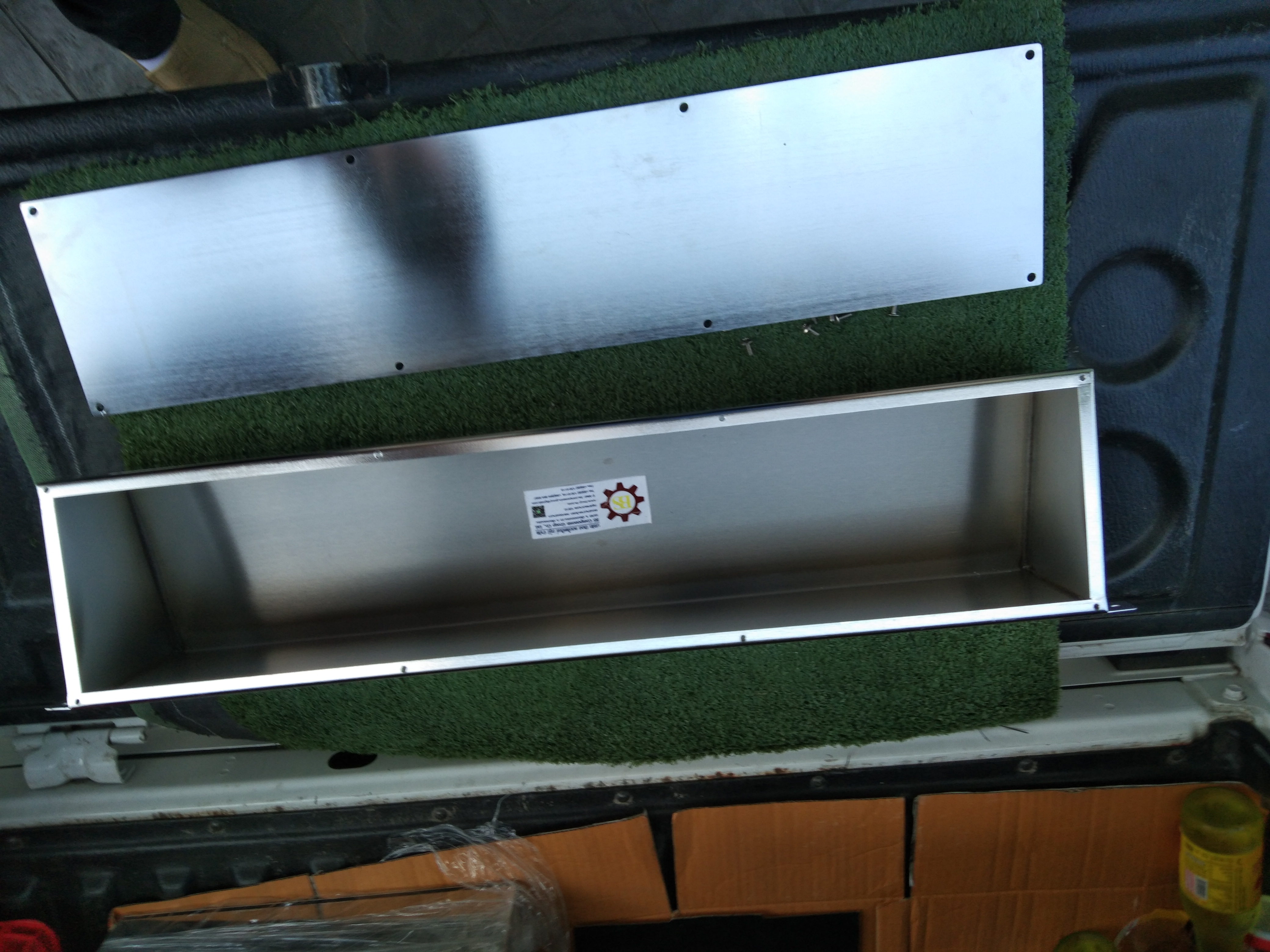 กล่องสแตนเลสด้านบนสโลป POWER PLUGS (A) W650xH150xD150mm.