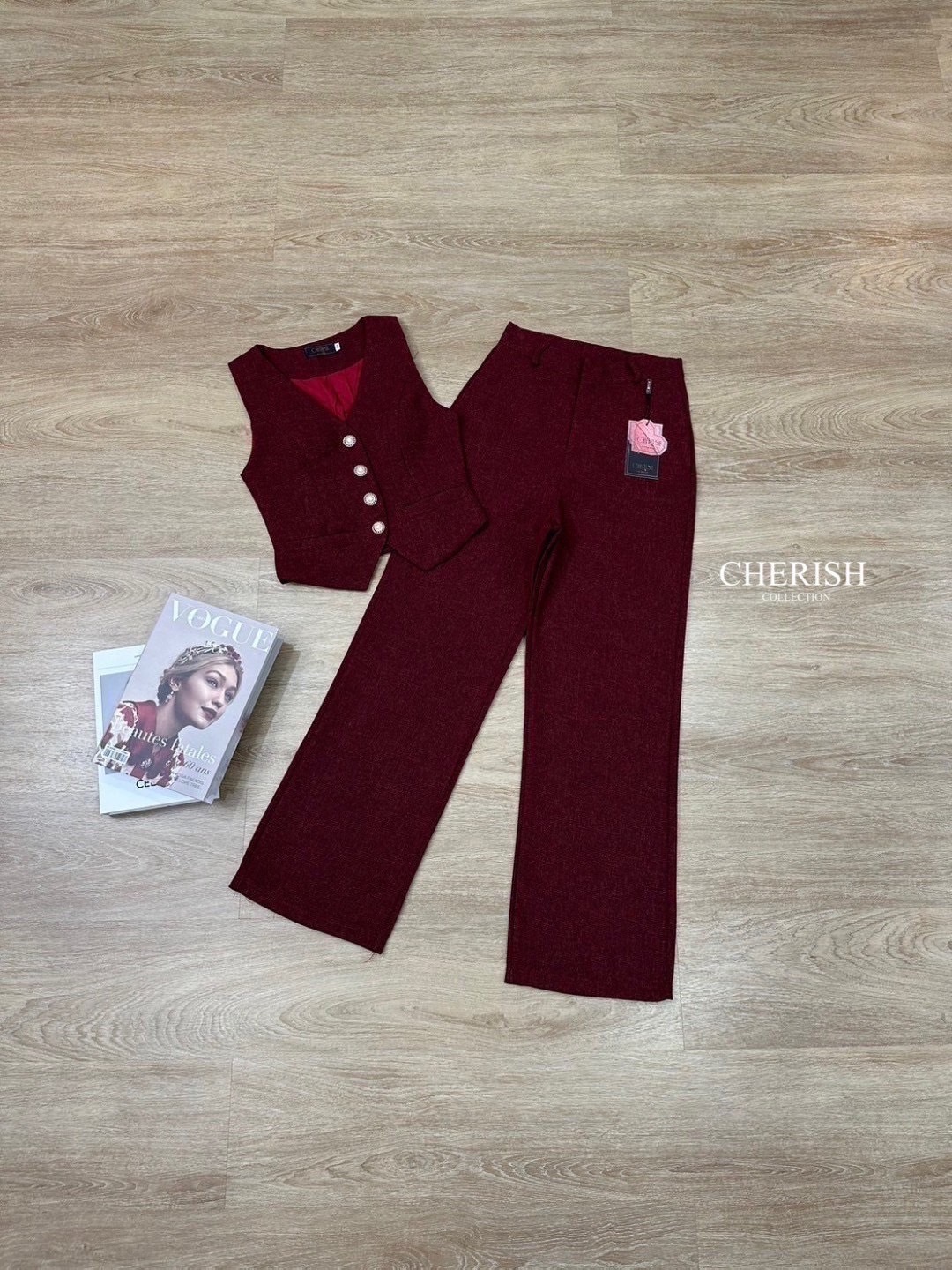 Set ผ้าทวิตเนื้อนุ่ม เกรดพรีเมียม ตัวเสื้อครอบพอดีเอว แต่งกระดุมหรู แมทกางเกงเอวสูงใส่แล้วดูสูงเพรียว กระเป๋า 2 ข้างใช้งานได้จริง สวยดูแพง ปังมากคร่า
