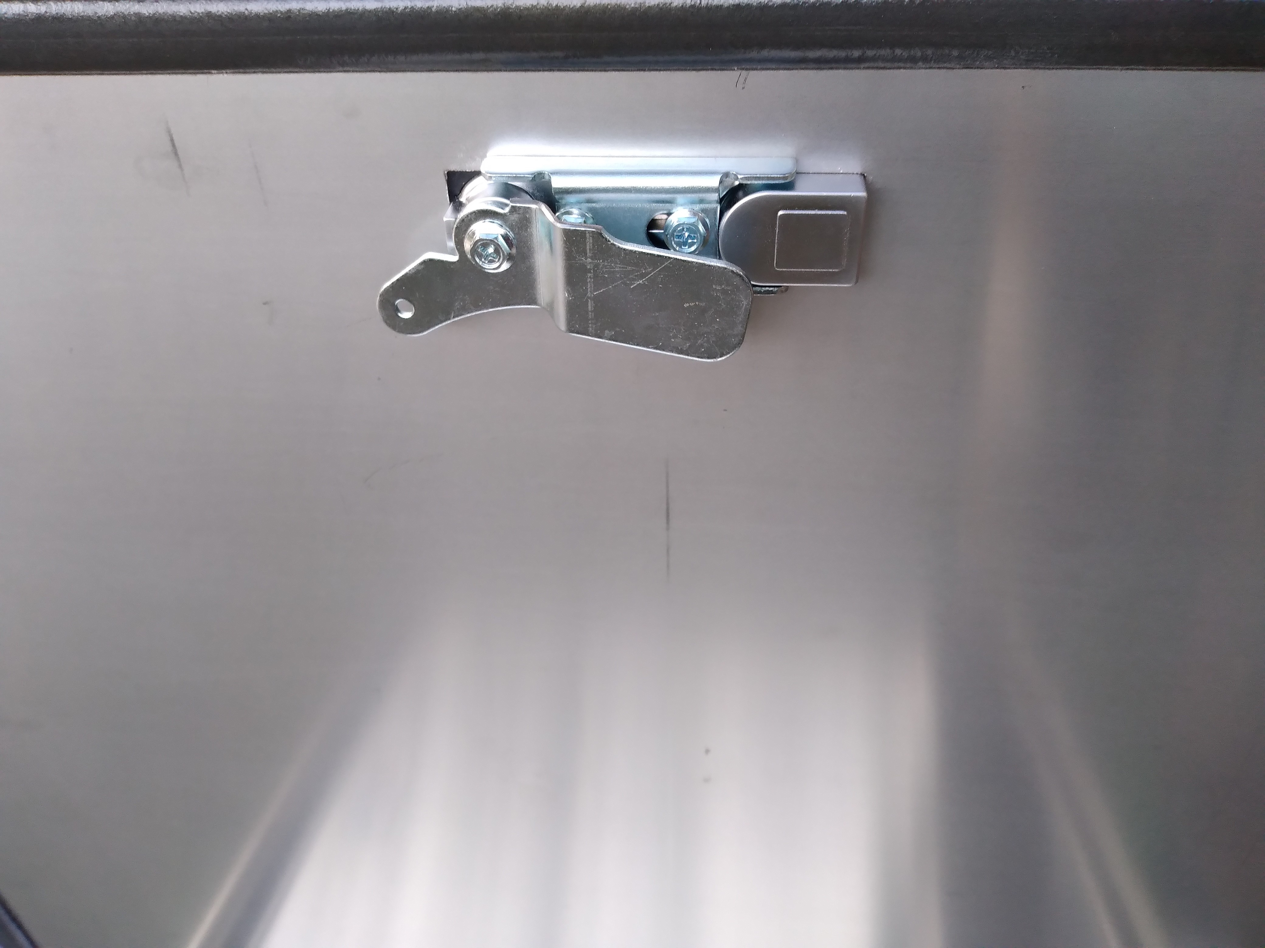 ตู้สแตนเลส 304 ฝาสองชั้น ทึบ กันน้ำ W606xH680xD300mm. Thk 1.5mm.