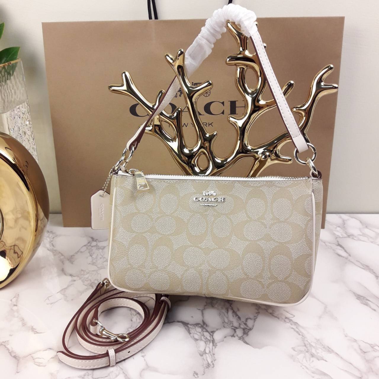 กระเป๋าไฮโซน่ารักเรียบหรูดูแพงแบรนด์เนมโค้ชพอช 8 นิ้ว สีเบจขาวครีมลายC COACH F58321 MESSICO TOP HANDLE POUCH IN SIGNATURE🌹