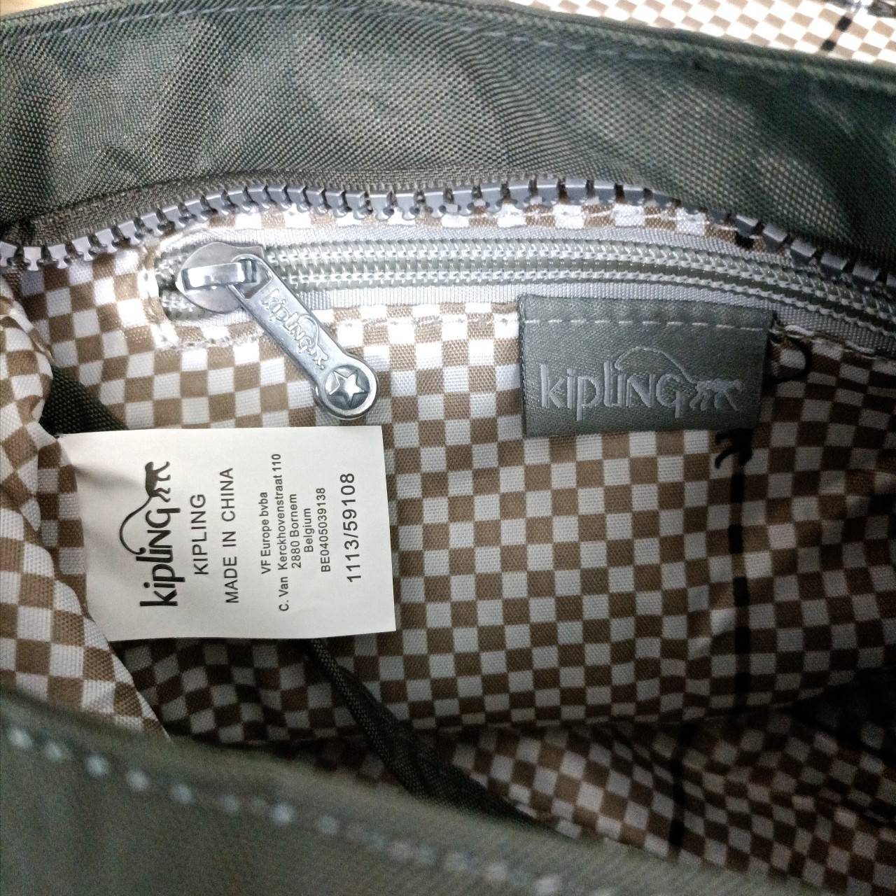 กระเป๋าสะพายไฮโซเท่ห์ๆ เก๋ๆ แบรนด์เนมคิปลิ้งค์สีดำ สีเทา สีแดง KIPLING SABIAN CROSSBODY MINI BAG