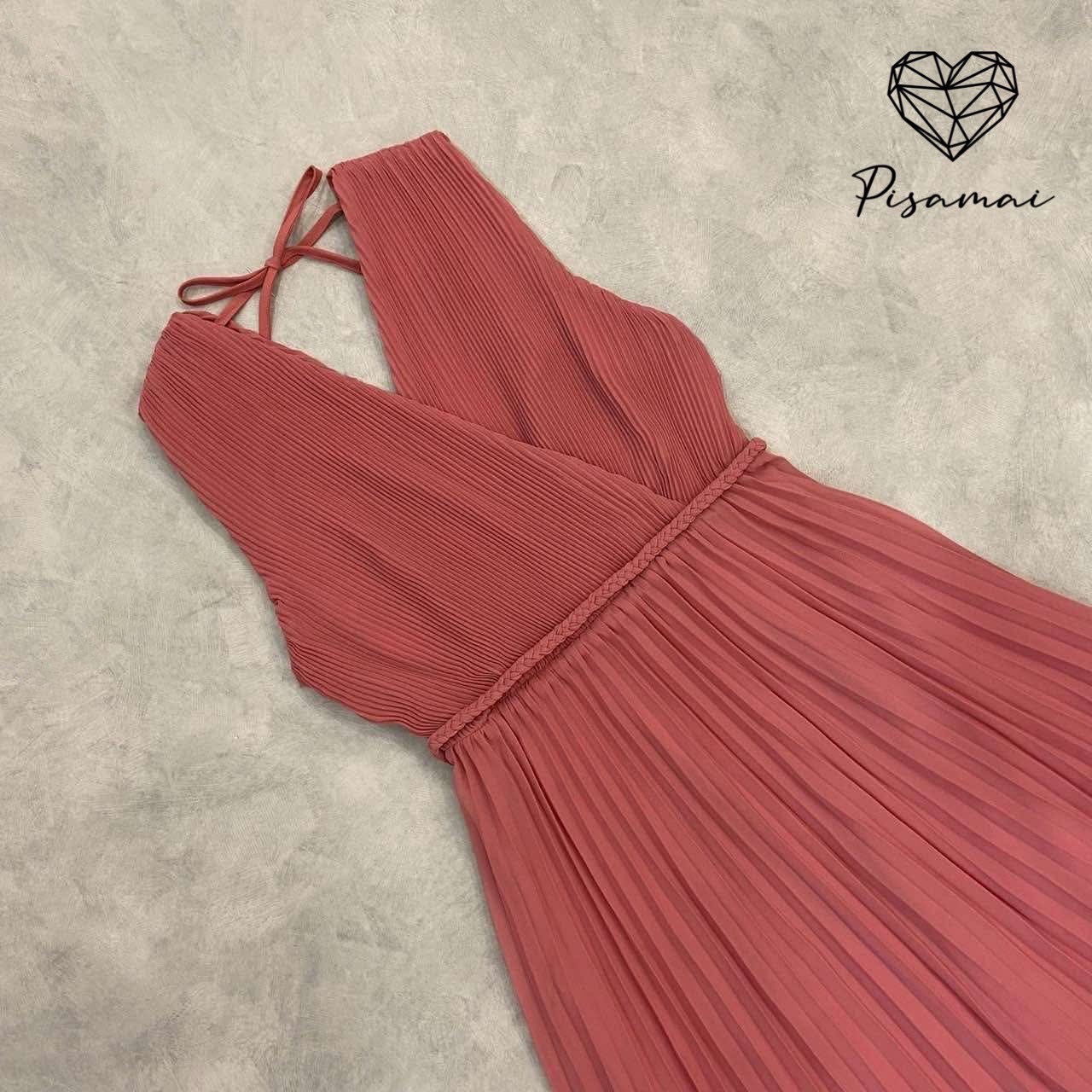 เดรสแขนกุดพลีตสีชมพูตัวยาว มาพร้อมเชือกสานผูกเอว ราคานี้มือต้องไวเลยค่า รุ่นนี้ใส่สวย เนื้อผ้าดีมากกกกกกก ห้ามพลาดเลยค่า