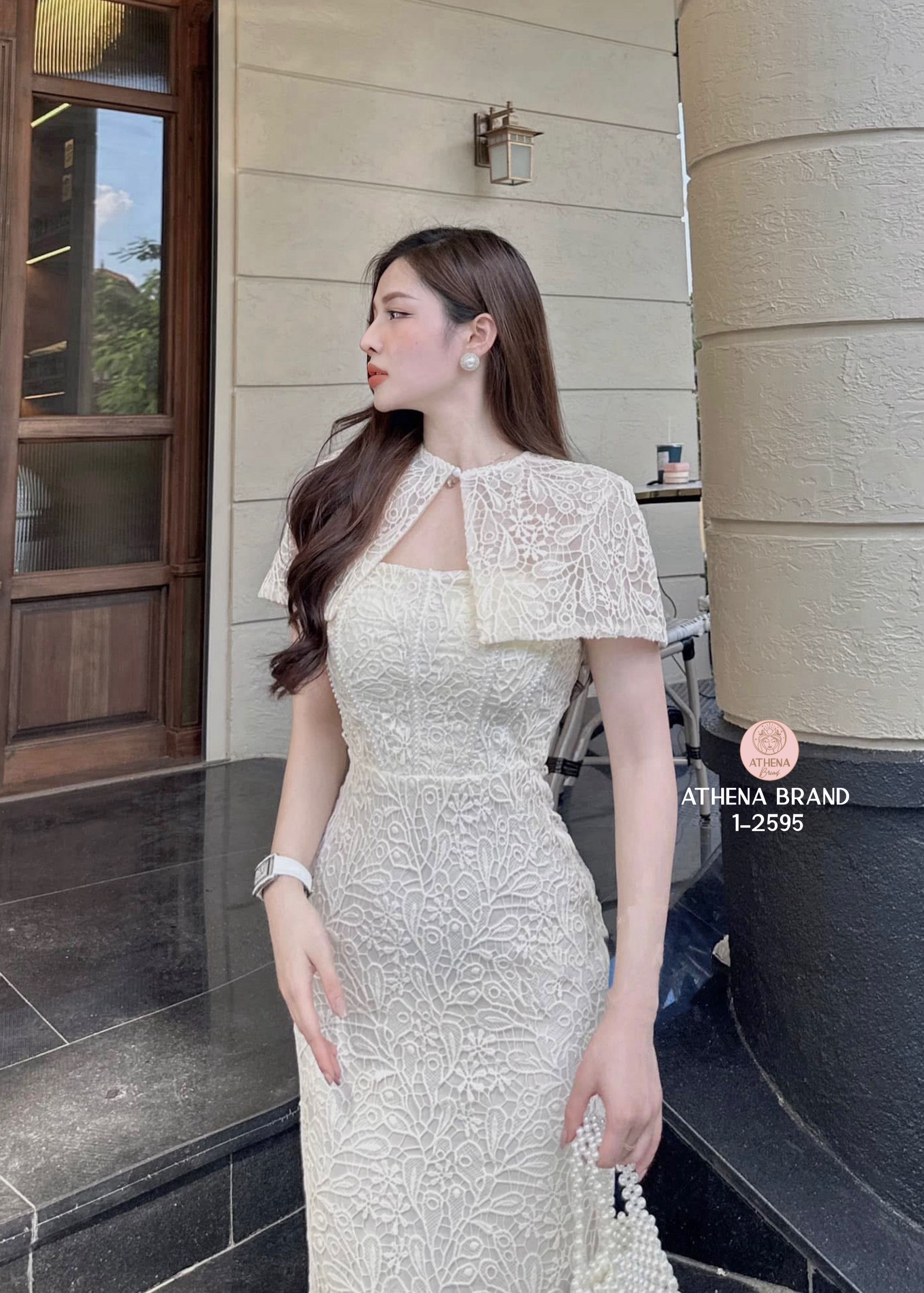 Tag 🔖 :Athena (อธีน่า) Brand Detail :: Dress+เสื้อคลุม เดรสสายเดี่ยวหน้าอกเสริมฟองน้ำจัดทรงสวย (ช่วงสายสามารถปรับระดับได้) ดีไซน์แต่งไข่มุก ใช้ผ้าลูกไม้ทอแน่นๆ งานมีซับในสวมใส่แบบซิปด้านหลัง และมาคู่กับเสื้อคลุมไหล่ผ้าลูกไม้ สามารถใส่ได้2แบบ #Athe