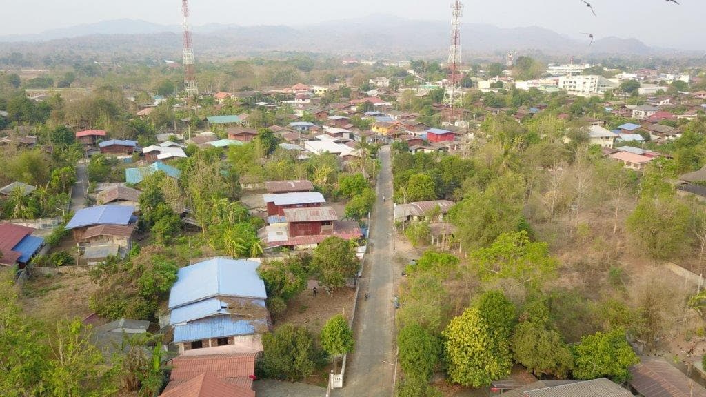 ด่วนขายบ้านพร้อมที่ดิน 1 ไร่ราคาถูกที่สุดพร้อมเข้าอยู่ใกล้ถนนใหญ่ 350 เมตร ใกล้ธนาคารออมสินเด่นชัย 528 เมตร