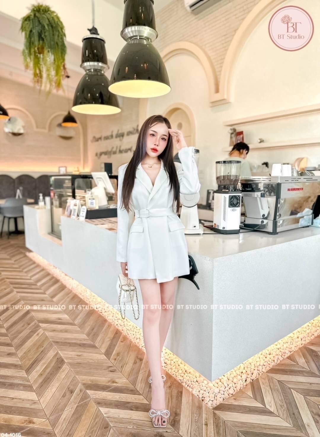 เซท 2 ชิ้น เดรสคลุมเบเซอร์คอปกแขนยาว ทรงโอเว่อไซส์ แต่งกระเป๋าหลอก เนื้อผ้าดีมี