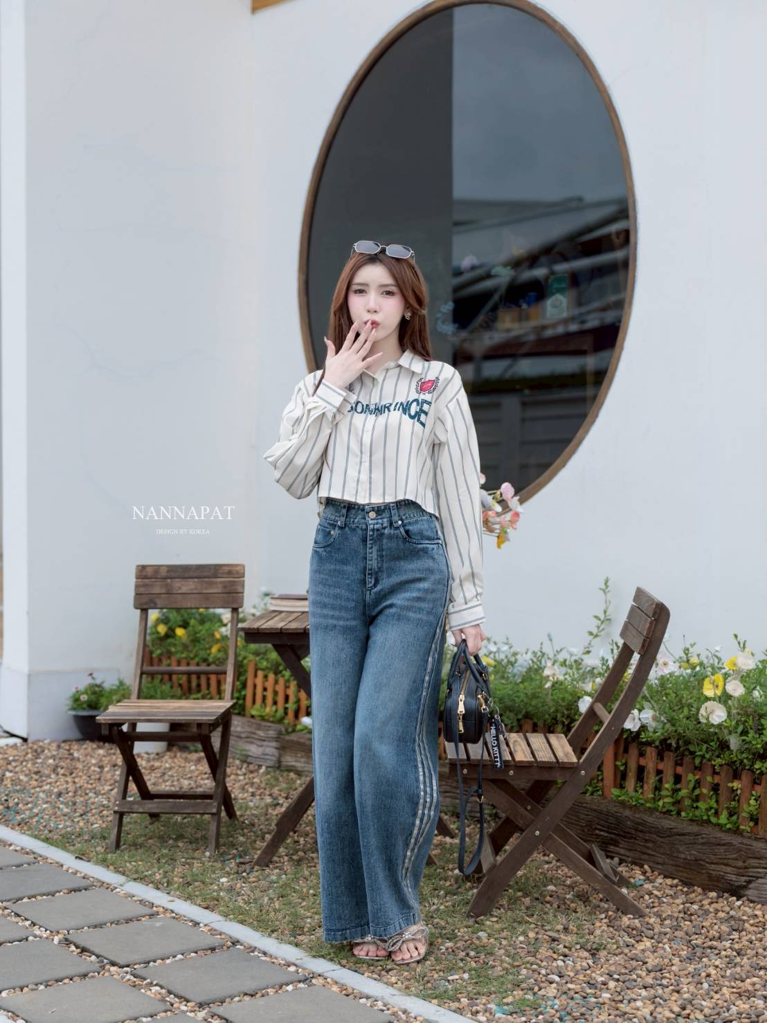 ชุดเซท ป้าย:: NANNAPAT (NP) 🎗️ CONCEPT :: เสื้อเชิ้ตผ้าดีมาก พิมพ์ลายอย่าเก๋ +กางเกงยีนส์แท้ฟอก แต่งแถบข้าง