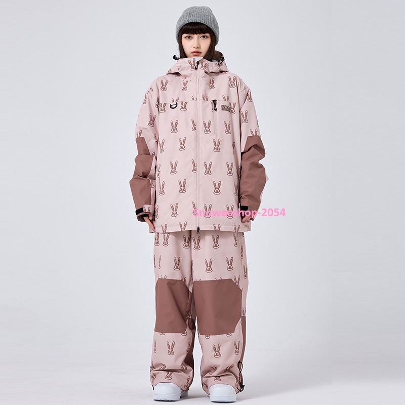 พร้อมลุยทุกลานหิมะ ชุดสโนว์บอร์ด / ชุดสกี กันหนาวระดับมืออาชีพ กันหนาวติดลบ ใส่แล้วอุ่นสบาย กันน้ำ กันลม กันหิมะสุดพลัง ทรง Oversize ใส่หลวมๆ เท่ได้ทั้งชาย & หญิง จะสกี จะสโนว์บอร์ด หรือแค่โพสท่าถ่ายรูป ก็คูลสุดๆ