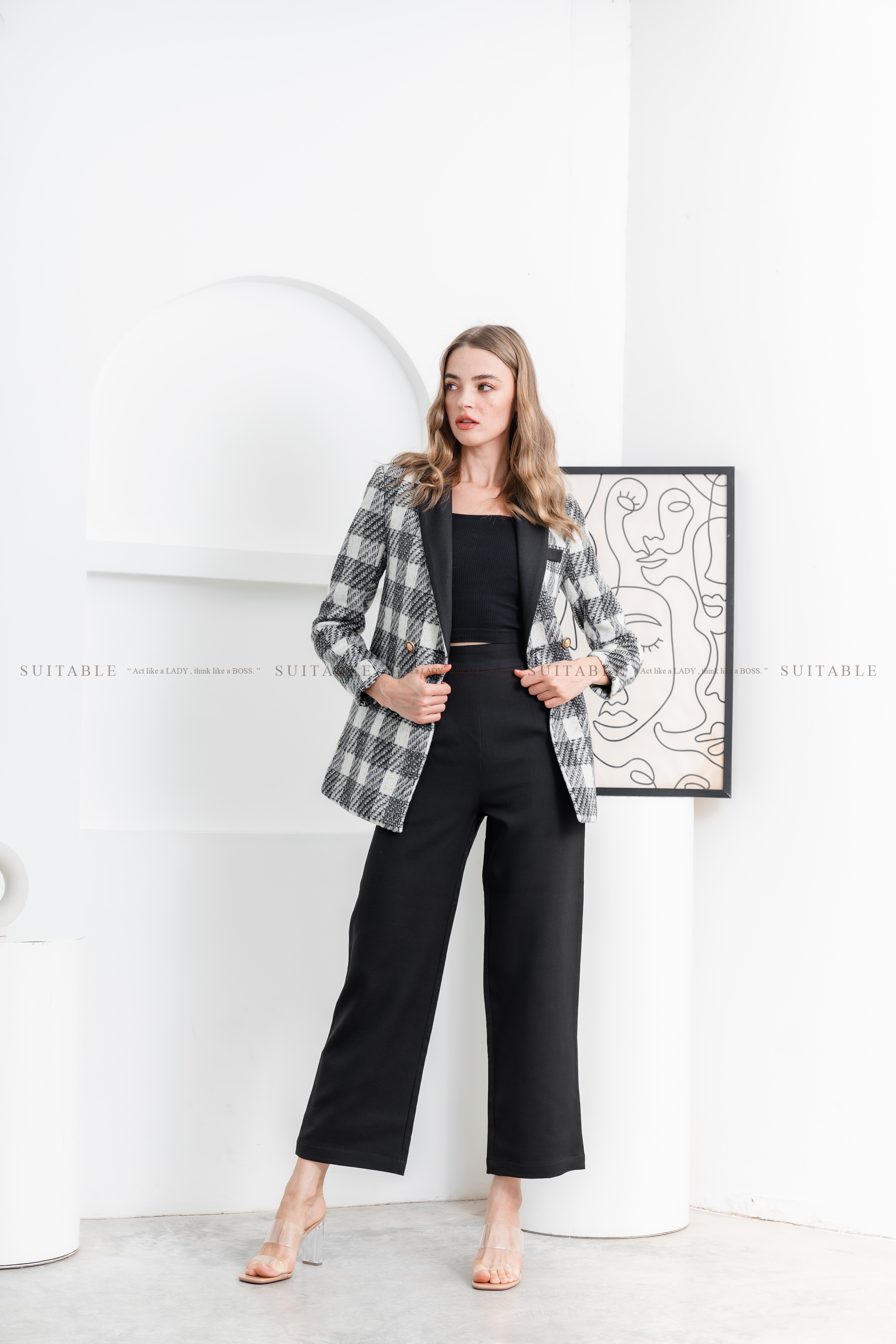 > Finlay Blazer << เสื้อเบลเซอร์ผ้าทวิสทอผสมเส้นใยกลิตเตอร์ลายสก็อต แต่งปกสีพื้น บุซับในแบบหนา รุ่นนี้ผ้าหนาใส่สไตล์เสื้อโค้ทไปเที่ยวต่างประเทศกันหนาวได้เลยค่ะ