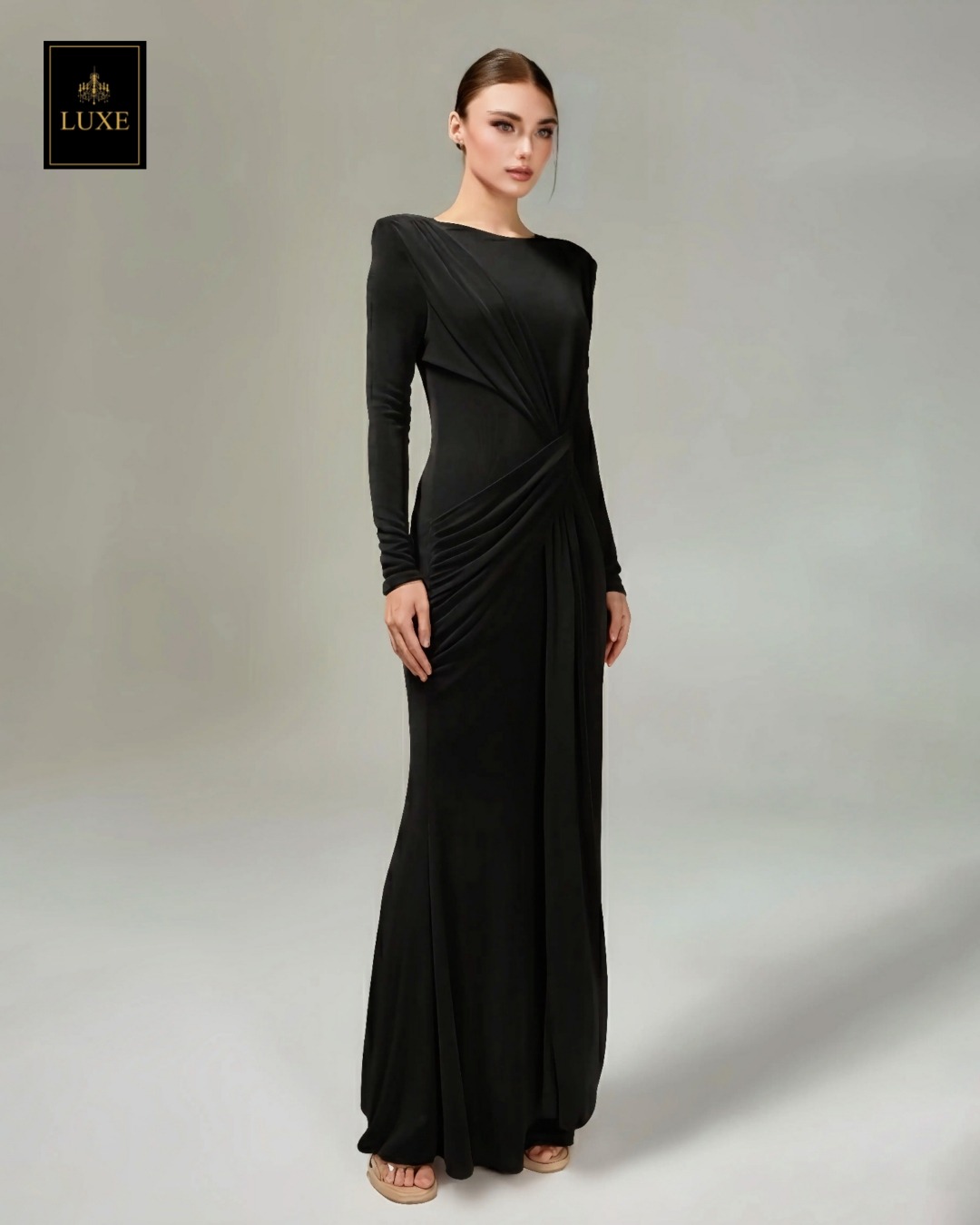 Label : LUXE ☑️แม็กซี่เดรสเสื้อคอกลมแขนยาว เสริมไหล่ กระโปรงยาวคลุมข้อเท้า ☑️ดีเทลจับเดรปและผูกผ้าที่เอว ปล่อยชายกระโปรงลงมาด้านหน้า ☑️ทำจากผ้าคอตตอนโพลีเอสเตอร์ผสมสแปนเด็กซ์ เนื้อนุ่ม ยืดหยุ่นได้สูง ใส่สบายค่ะ