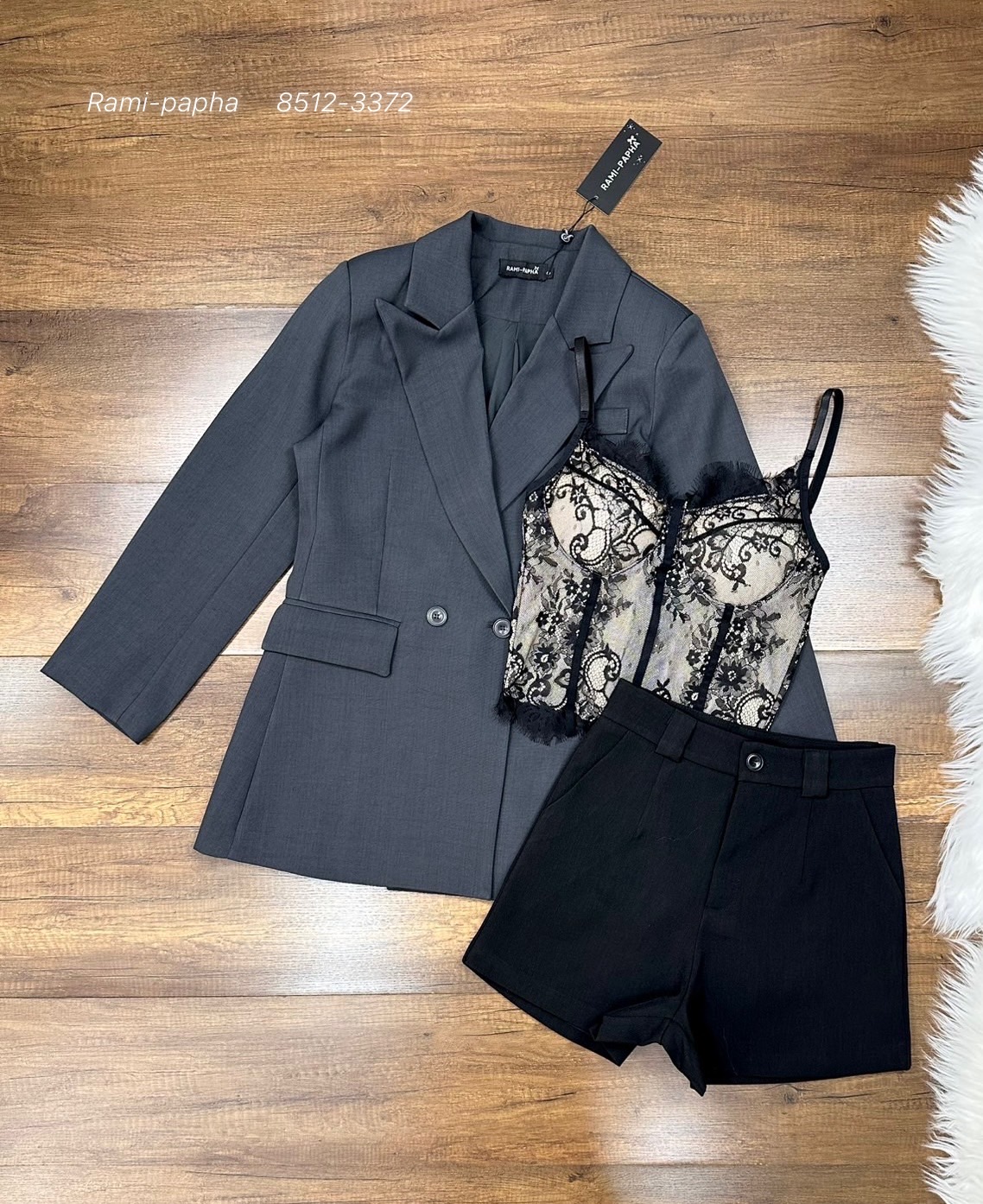 Label :: RAMI-PAPHA(รมิปภา) SET.3ชิ้น สูท+เสือด้านใน+กางเกงขาสั้น เซตเสื้อสูทสีสวย ไหล่เสริมฟองเบาๆ กระดุมหน้าใช้งานได้จริง มีกระเป๋าใช้งานได้จริง ซับในงานสูทแท้อย่างดีทั้งตัว +++มาพร้อมกับ เสื้อด้านในเนื้อผ้าลูกไม้สีดำสวยหรู อกมีฟองน้ำเพื่อทรงสวย มีซับใน