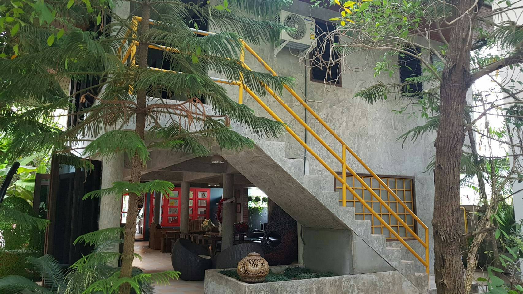 ขายบ้านพร้อมที่ดินและกิจการบ้านอุ่นรักร้านอาหาร+ร้านกาแฟ+ห้องพักรายวันใจกลางอ.เมืองหนองคายพร้อมอุปกรณ์เครื่องใช้ เฟอร์นิเจอร์ครบครันเหมาะสำหรับผู้รักในการทำธุรกิจ