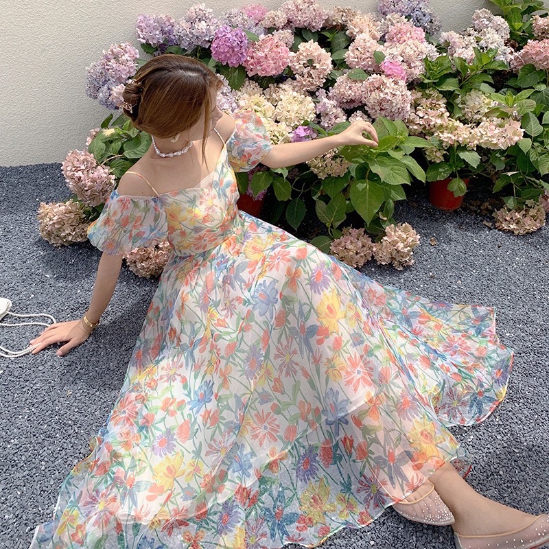 เดรสแม็กซี่สายเดี่ยวเปิดไหล่ ลายดอก ต่อแขนตุ๊กตา ชุดดีไซส์เปิดหลังมีสายสานไขว้ไปมาเกร๋ๆ ชุดน่ารักสไตล์สาวหวาน ใส่ไปคาเฟ่ ไปทะเล งานนำเข้า Premium Qualityเนื้อผ้าคุณภาพดี คั๊ตติ๊งเนี๊ยบ