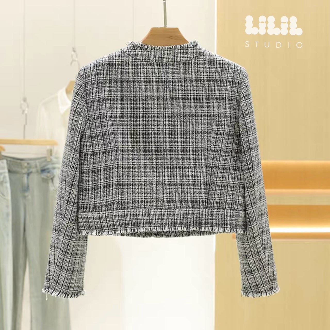 เสื้อคลุมทวีต ความยาวพอดีตัว มีซับใน กระดุมหน้า ใส่ดูดีมากค่ะ