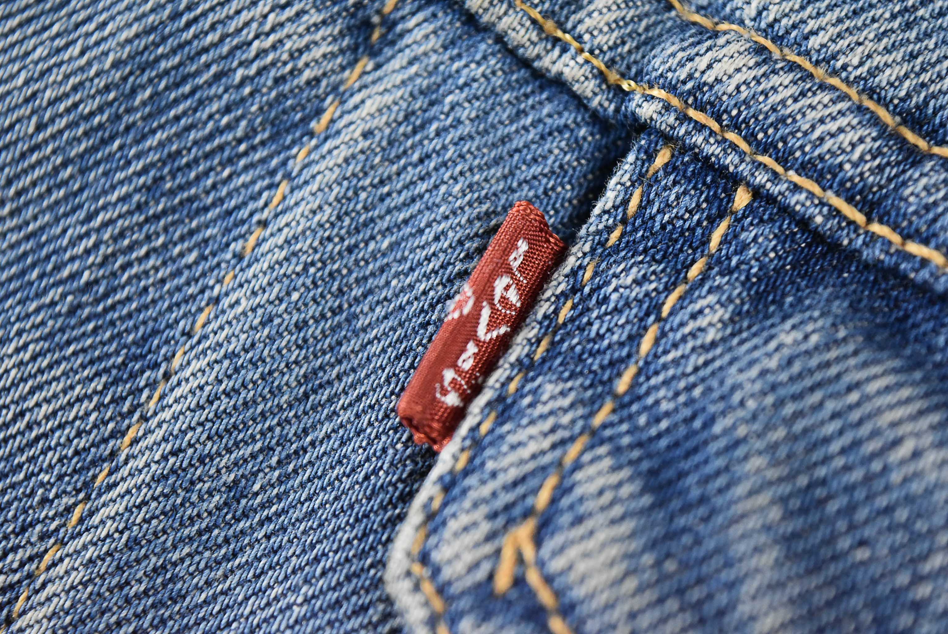 Levi's Tunisia อกจริง 34 ไซส์ S เสื้อแจ็คเก็ตยีนส์ แขนยาว ผู้หญิง ทรงดีมาก แต่งขาด สภาพใหม่มากๆ ผ้านุ่มใส่สบายทรงหล่อ