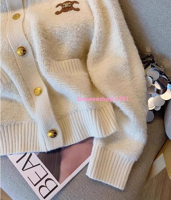 เสื้อไหมพรมคาร์ดิแกนงานเหมือนแบรนด์ดัง ผ้าทอหนาเกรดพรีเมี่ยมสีเบจ ใส่เป็นเสื้อคลุมสวมทับหรือใส่แบบตัวเดียวก็สวย ผ้านิ่มใส่สบายกันหนาวได้ ใส่ไปต่างประเทศหรือใส่ทำงานก็ดูดี