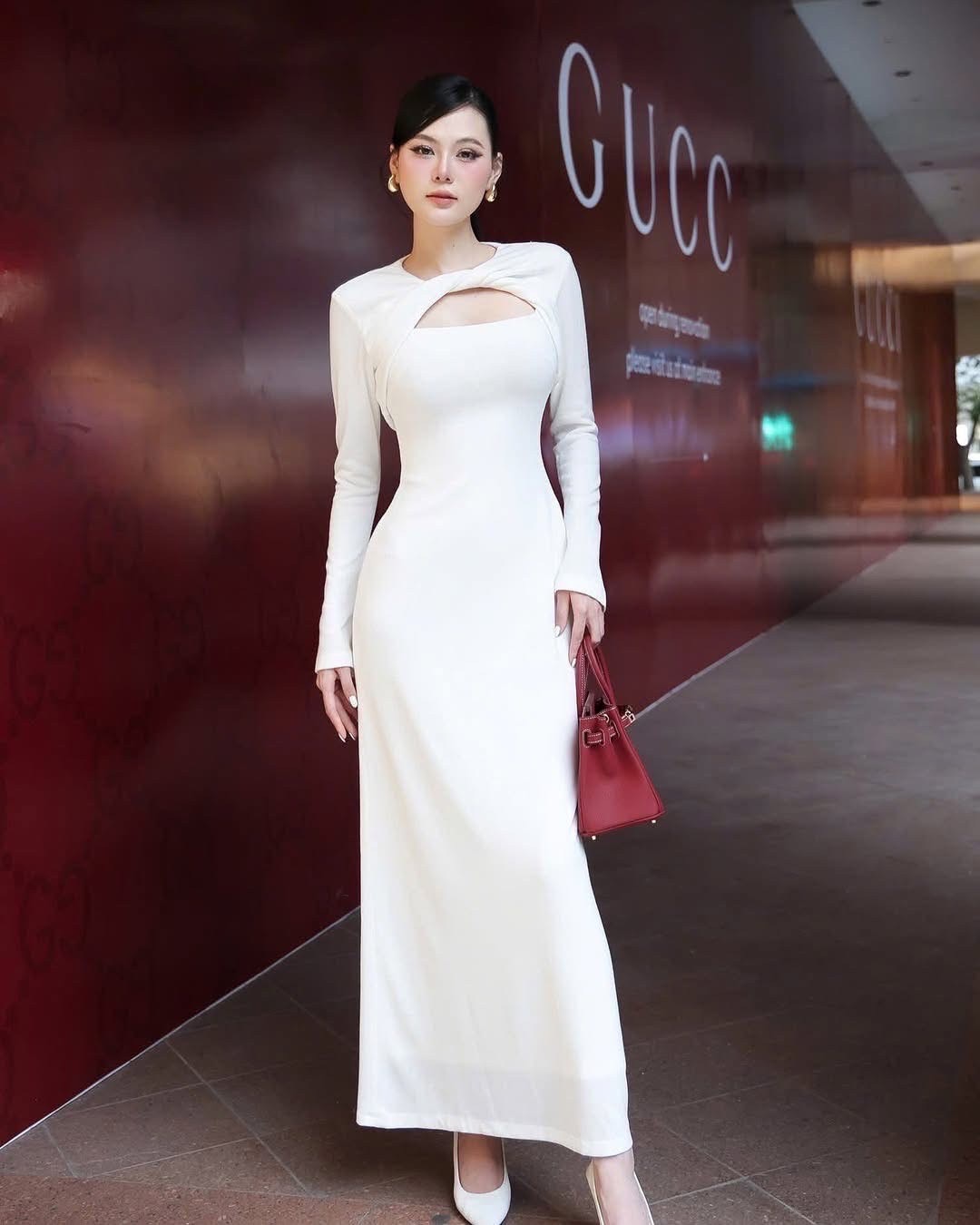 เซ็ตผ้ายืดสายเดี่ยวตัวยาว มาคู่กับเสื้อคอปคลุมมัดหน้าแขนยาวตัวสั้น ใส่ไปต่างประเทศชิค ถ่ายรูปดีมากเลยค่ารุ่นนี้ ปังปุริเย้แน่นอนค่า ห้ามพลาดเลย