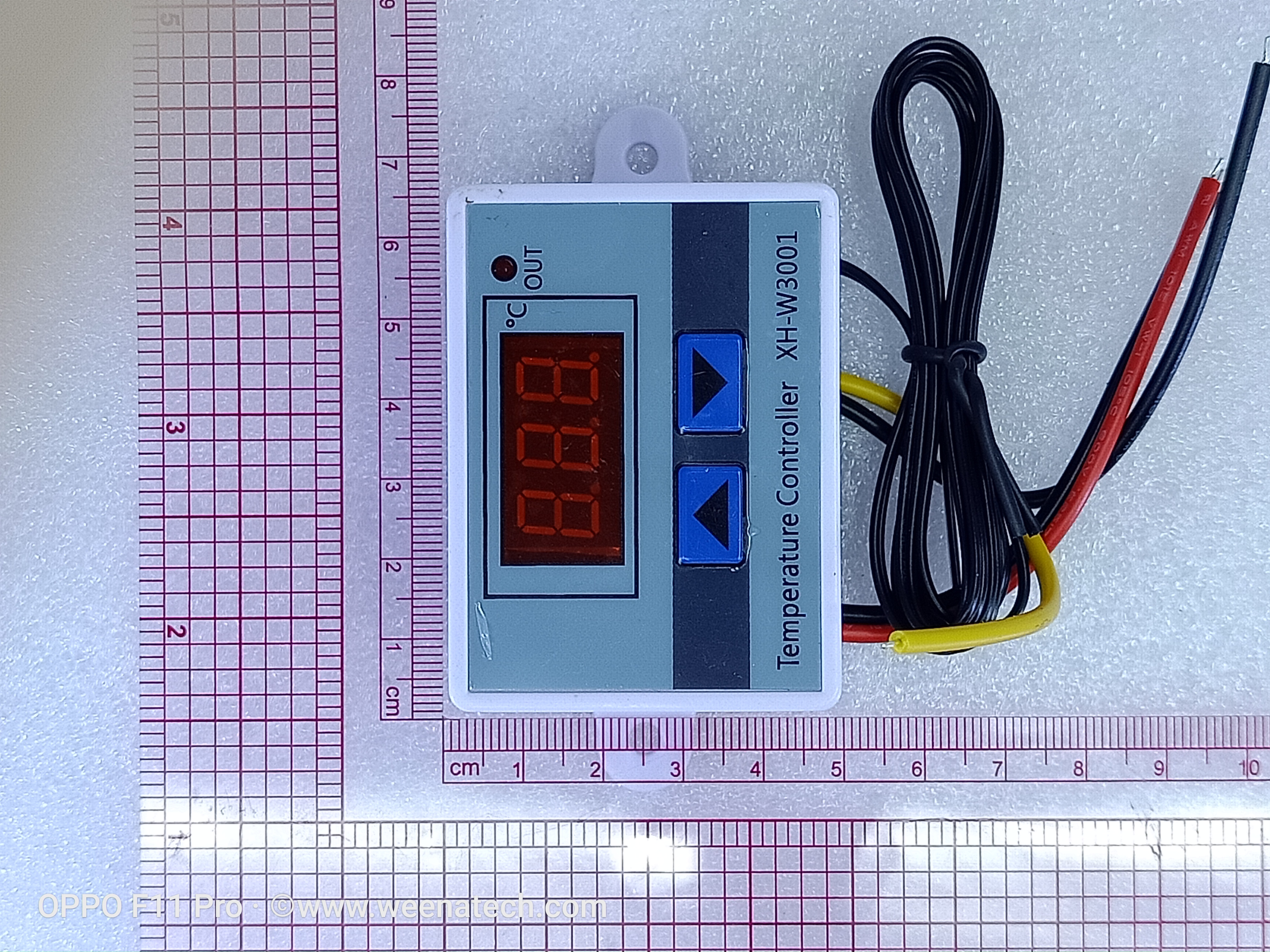 XH-W3001 220V ดิจิตอลคอนโทรลเลอร์อุณหภูมิ LED 10A เทอร์โมสวิทช์ควบคุมสวิตช์ 1A0636