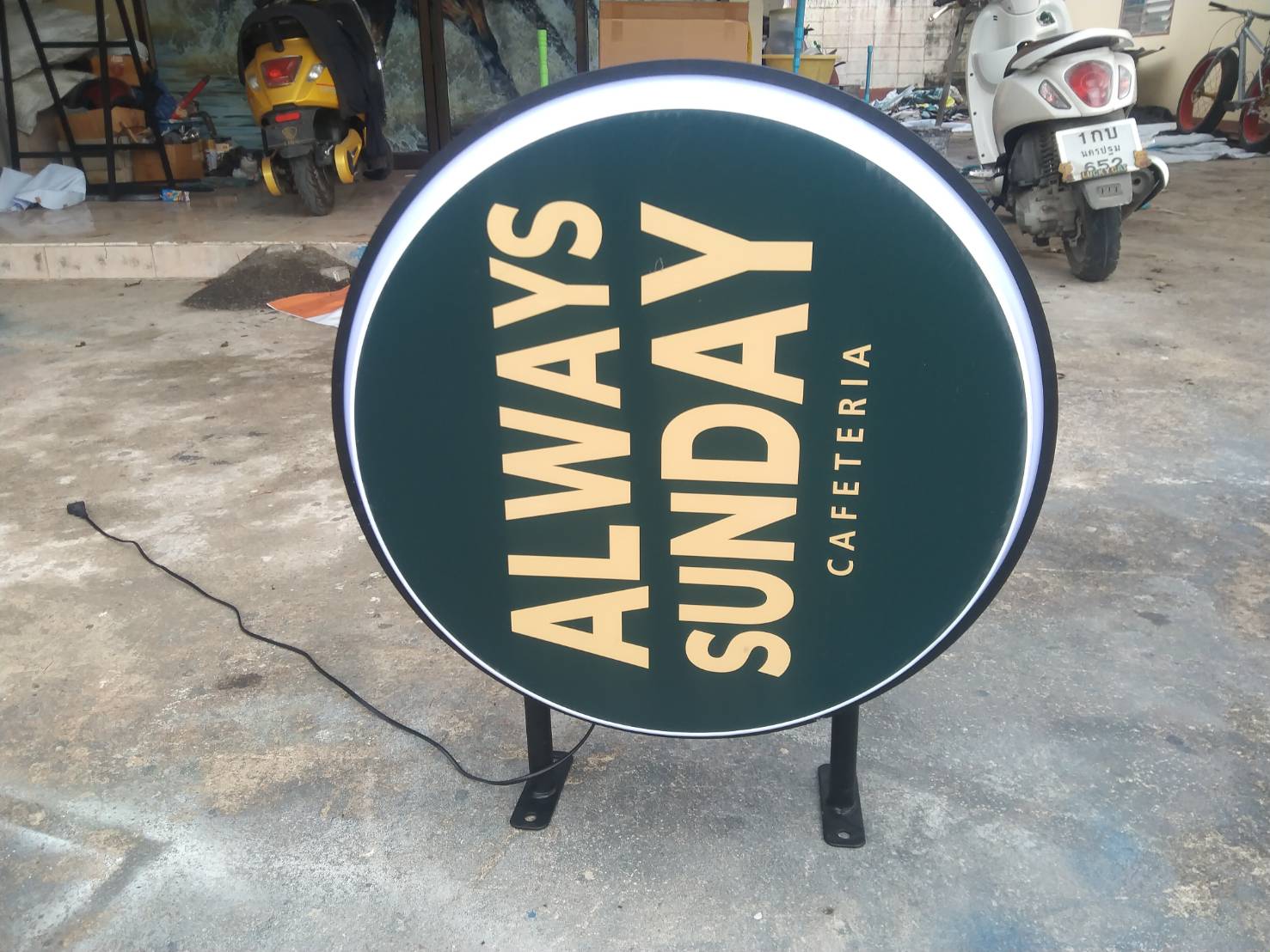 อักษรไฟและกล่องป้ายไฟ