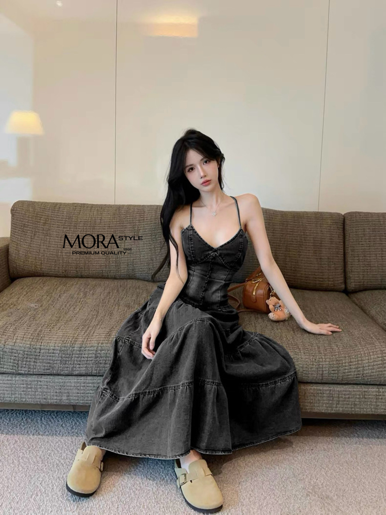 เดรสยีนสายเดี่ยวตัวยาว มีเชือกผูกโบว์หลัง ผ้าดีทรงสวย ใส่สบาย ดีไซน์น่ารักมากก รุ่นนี้ใส่เที่ยวได้หลายโอกาส มีติดตู้ไว้ได้ใส่แน่นอนค่าา