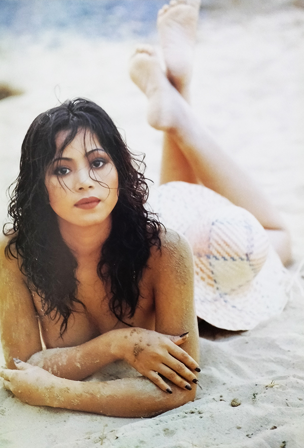 HOT in Colours ฉบับที่ 2 (3 Bombs Junior)