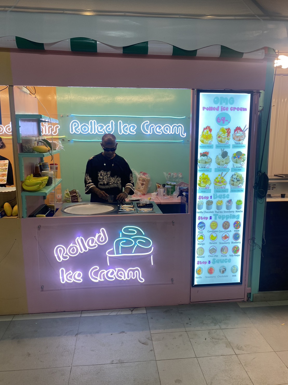 อักษรไฟและกล่องป้ายไฟ