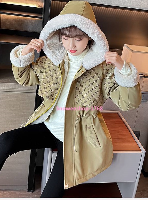 เสื้อโค้ทมีฮู้ดสำหรับเด็กผู้หญิงสีน้ำตาล ทรงสลิมเข้ารูปบุขนด้านในแต่งขอบเสื้อและฮู้ดด้วยกำมะหยี่ เสื้อโค้ทเด็กโต มีสายปรับตรงเอว ใส่สบายกันหนาวได้ดี ไซ 110 ถึง 170