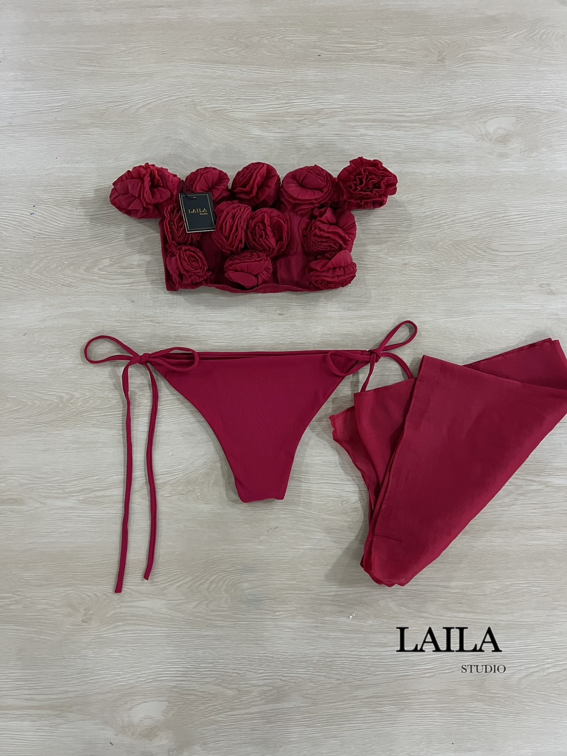 Tag : LAILA Detail: Setเสื้อ+บิกินี่+ซีทรู เสื้อเปิดไหล่งสนสุดน่ารัก แต่งปักดอกไม้3ดีฟูด้านหน้า ด้านหลังแต่สม็อค มาพร้อมตัวบิกินี่ผูกด้านข้างสุดแซ่บ เพิ่มความโดดเด่นของชุดด้วยซีทรูผูกเอว งานชุดว่ายน้ำเก๋ๆ ใส่ถ่ายรูปสวยๆค้าสาวๆๆ #ByLaila #ชุดว่ายน้ำ #ชุดว่