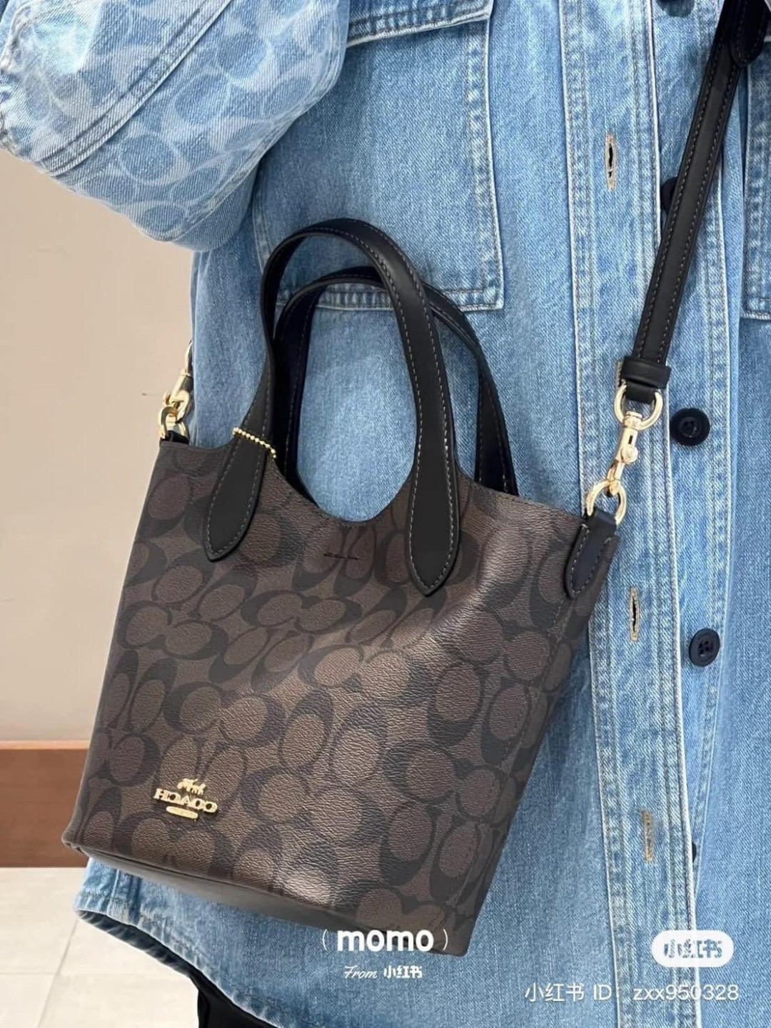 กระเป๋าสะพายไฮโซแบรนด์เนมโค้ชทรงโท้ทขนาด 8 นิ้วสีน้ำตาลดำลาย C COACH HANNA BUCKET BAG (CR256)