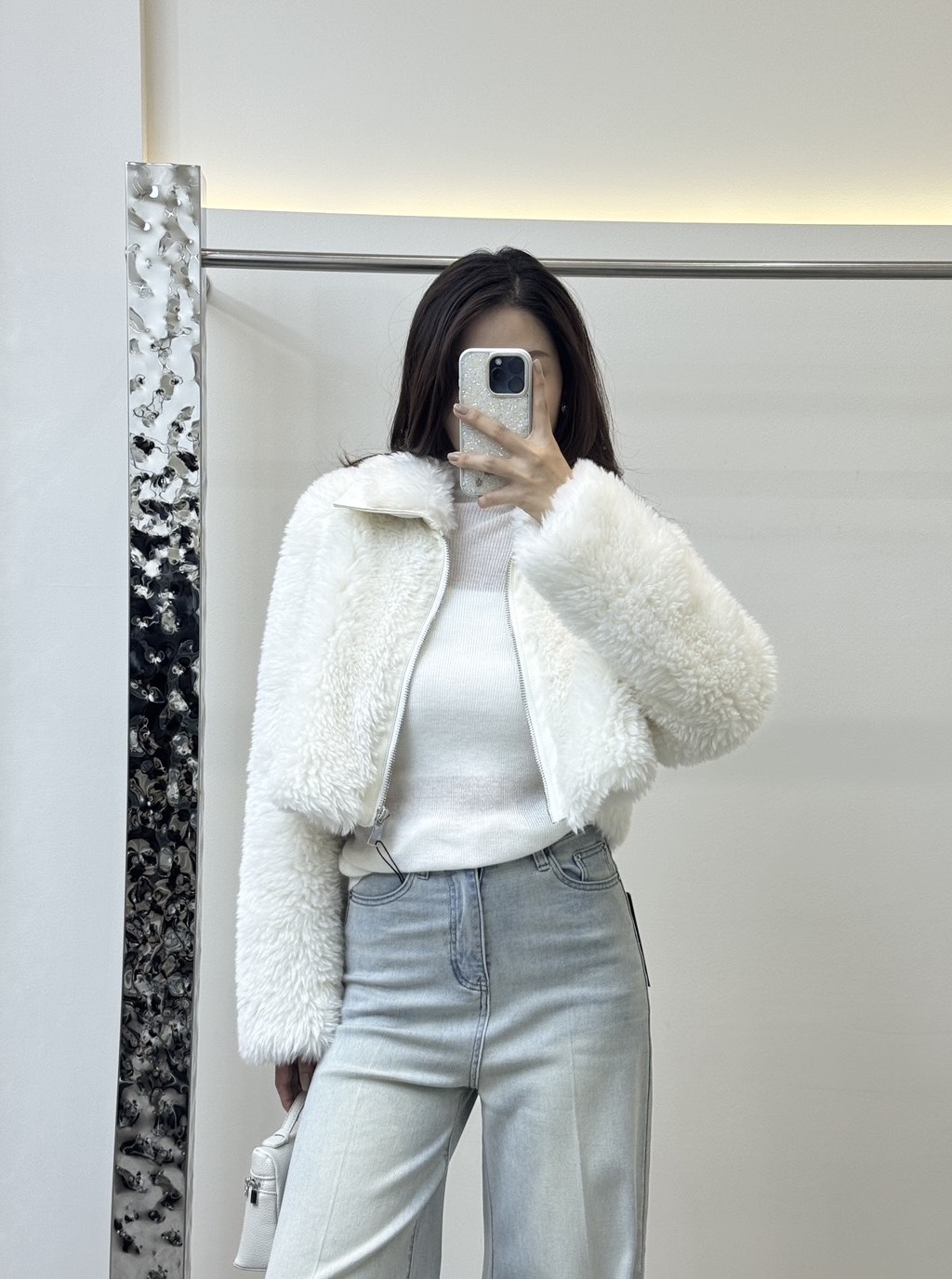 แจ็คเก๊ตเฟอร์แขนยาวคอปก ✔ ดีเทลซิปหน้ายาว ด้านในเป็นผ้าหนังกลับ ✔ ขนเฟอร์นุ่ม ใส่เที่ยวอากาศหนาวได้เลยค่า